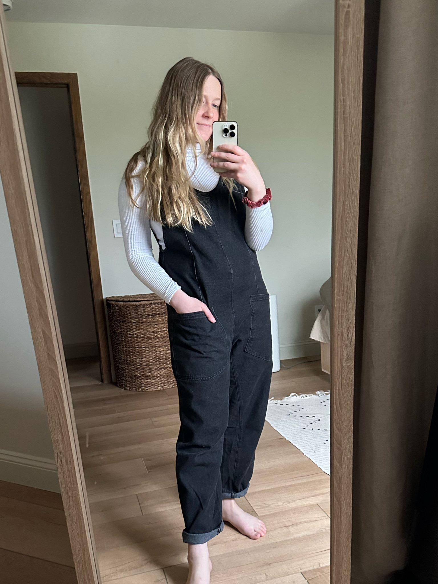 Comfy free people high roller Amazon find! Half the price of the free people one! 
#postpartum #ltkstyle #freepeople #freepeopledupe #amazonfinds