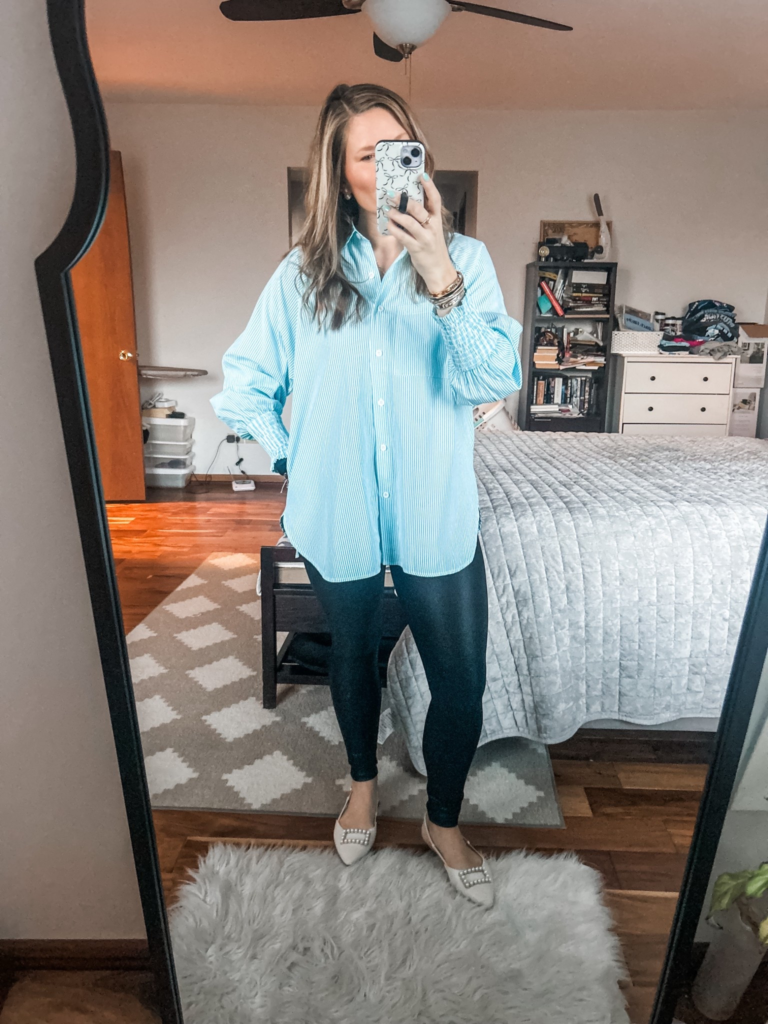 Tuesday vibes - this top is old but still available I believe! It’s a great fit and even has pockets! And it comes in other colors too 😉 

#LTKWorkwear #LTKootd #LTKMidsize