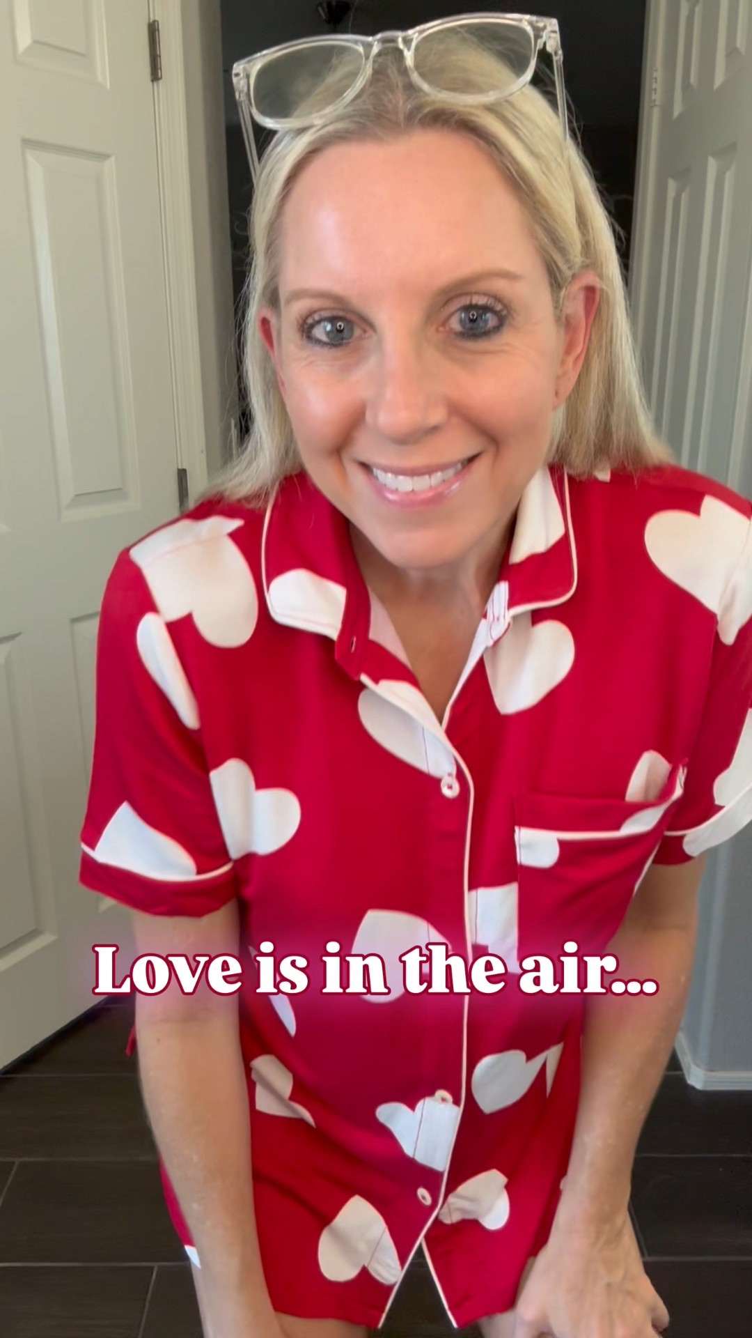 Love is in the air from morning to afternoon in these styles!

Wearing a S in these @loft pjs, but they’re really low in stock so I linked a similar Amazon set. I’m wearing a S in this ruffle sleeve red top and 27/4 regular length in my NEW @onequince dark wash, wide leg jeans. 