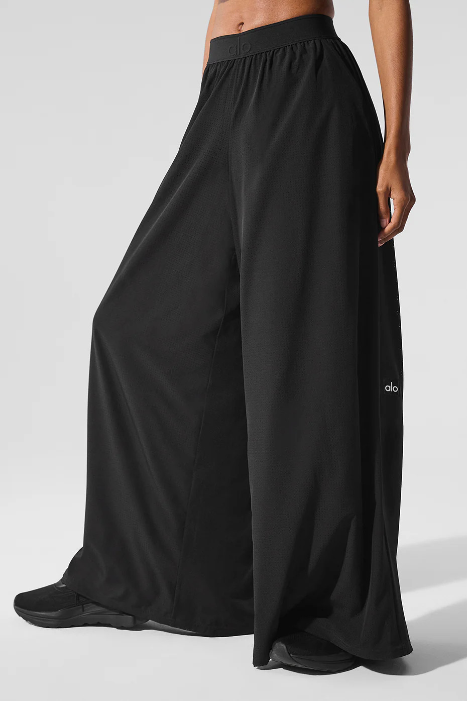 ALO | Mesh Mirage Trouser in Black, Size: XS | Alo Yoga