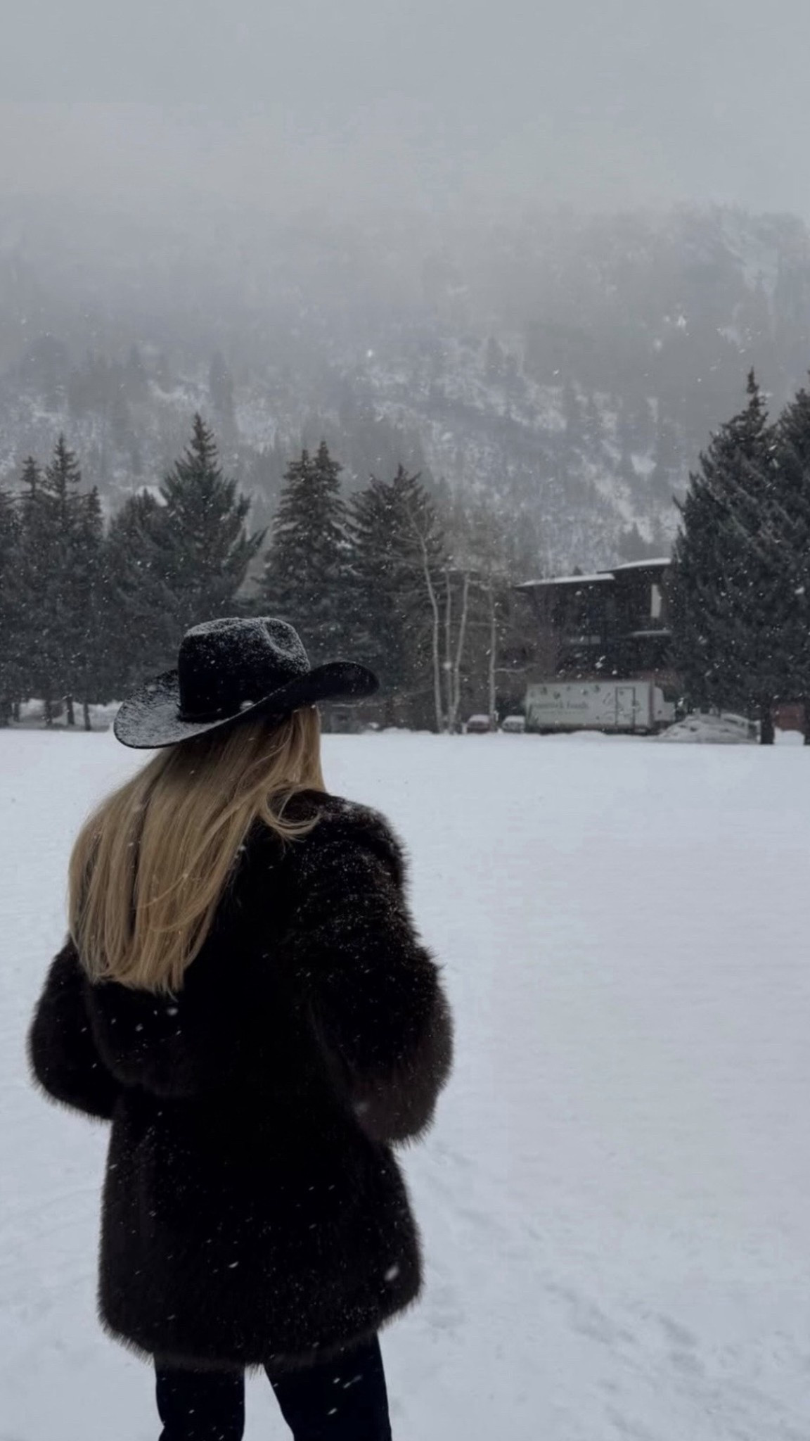 Utah look linked 

#LTKootd #LTKSeasonal #LTKTravel