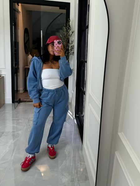 Cutest set!!! Love the blue + red🥰🎀

Spring outfit
Spring
Spring fashion 
Abercrombie
Matching set
Cargo sweatpants
Adidas
Pop of color 


#LTKshoecrush #LTKSeasonal #LTKfindsunder50