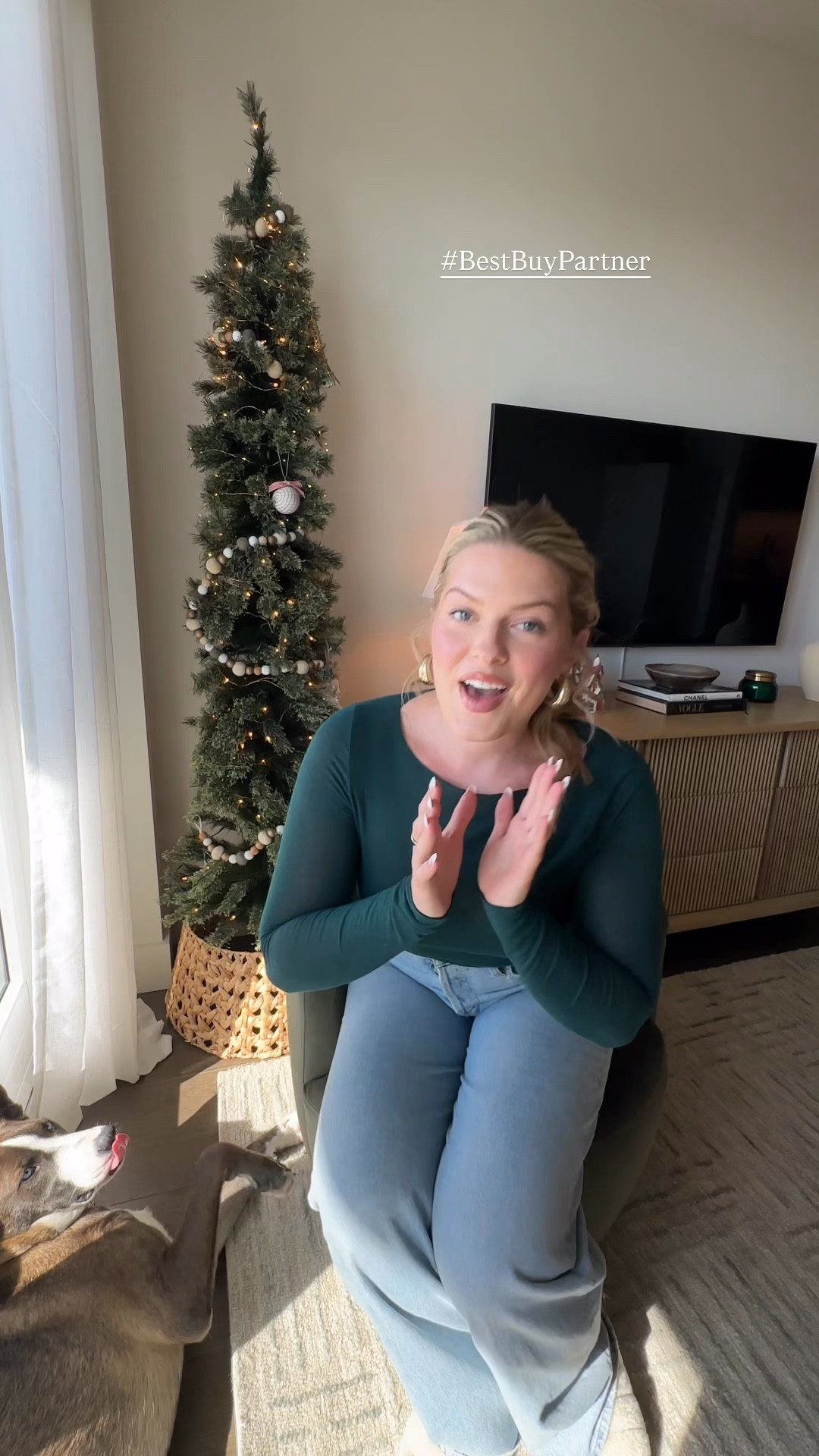 #BestBuyPartner The new Oura Ring 4 in Midnight is such a good gift idea for the men in your life !! stylish, smart, and it actually helps me track my sleep, recovery + wellness 💙 you can grab it at Best Buy this holiday season (they have so many good tech gifts right now 👀) @bestbuy 