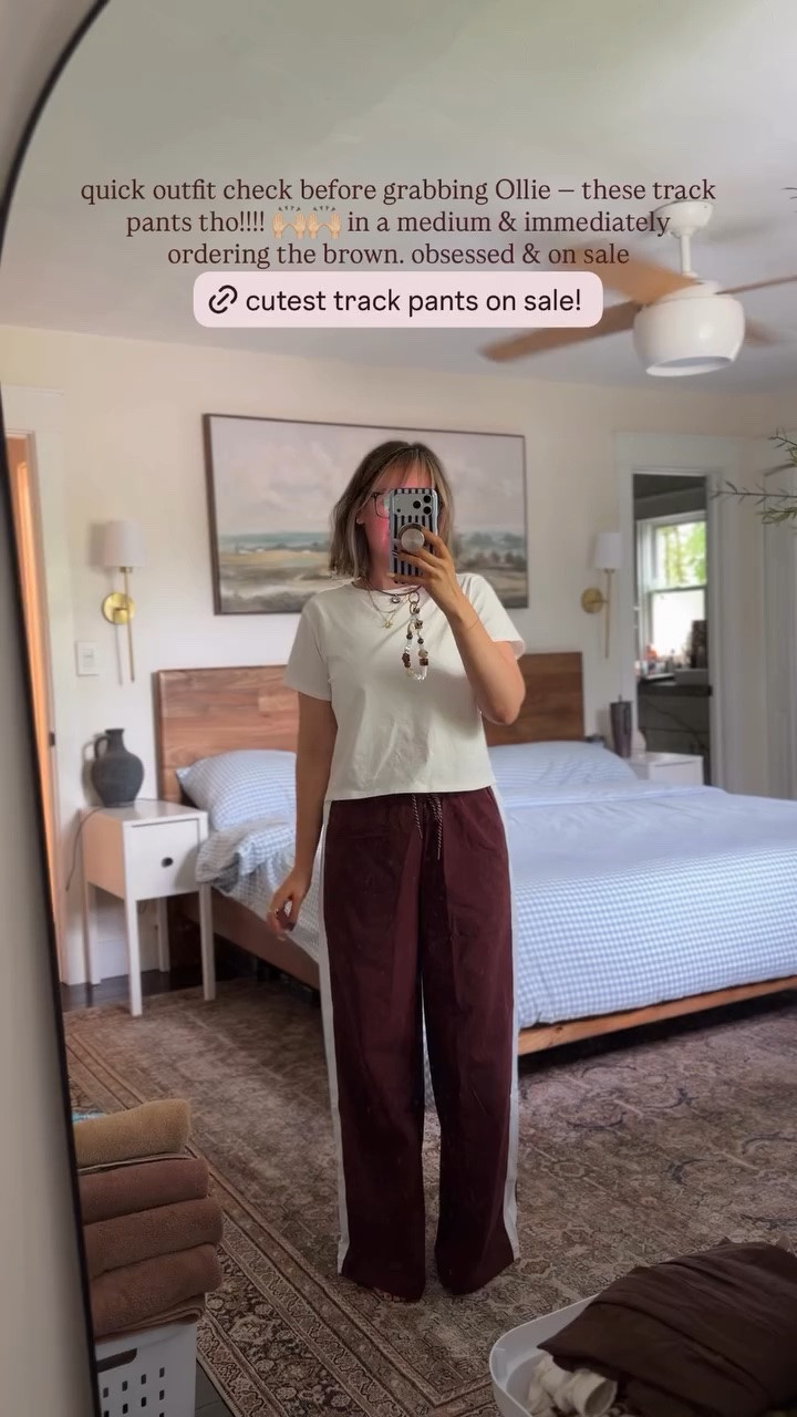 quick outfit check before grabbing Ollie — these track pants tho!!!! 🙌🏼🙌🏼 in a medium & immediately ordering the brown. obsessed & on sale @shopmy @aerie