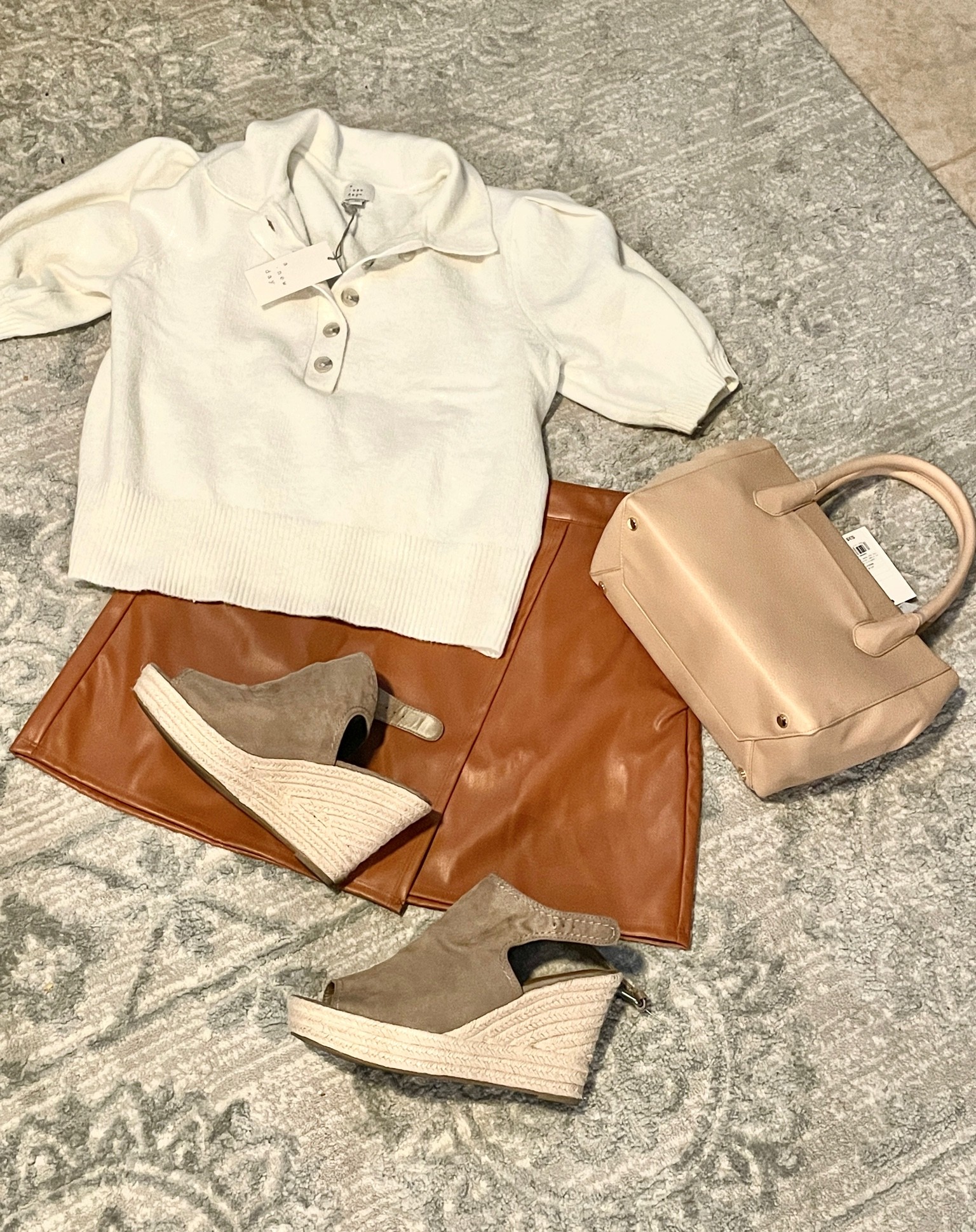 #fauxleatherskirt #minileatherskirt #brownfauxleatherskirt #polosweater #collaredsweater #halfsleevesweater #tansatchel #tanhandbag #tanespadrilles #brownespadrilles #brownwedges #casualootd #target #nuetrals

#LTKGiftGuide #LTKshoecrush #LTKcurves