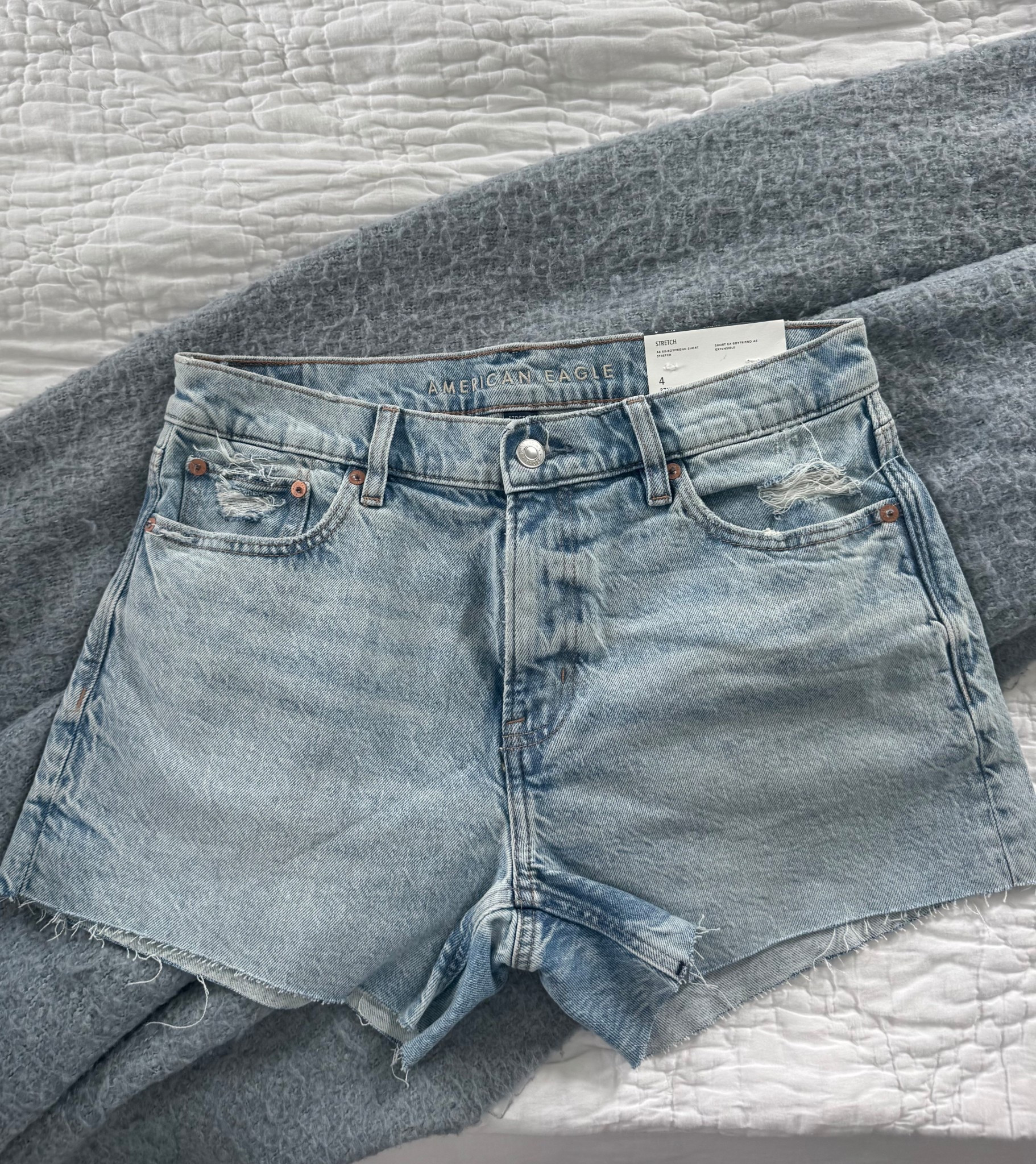 Summer denim shorts / denim shorts american eagle sale / denim
Cut off shorts/  shorts under $30

#LTKSeasonal #LTKStyleTip #LTKSaleAlert