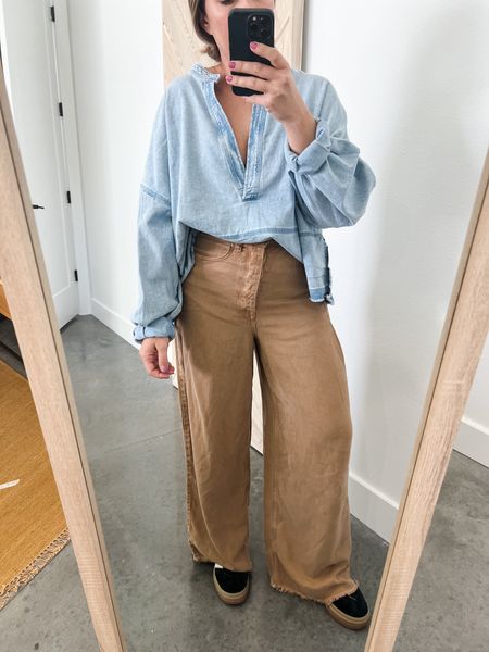 My style. Loving these baggy pants with this easy denim top. ⚡️ 