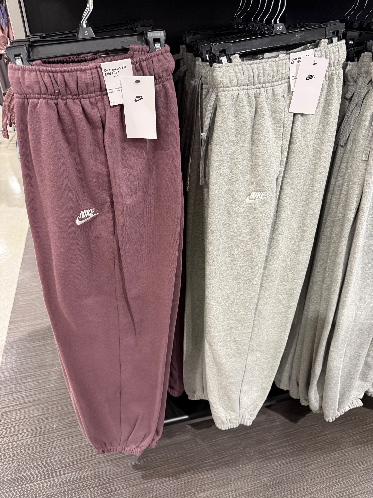 Nike sweatpants 
Nike fleece mid rise sweat pants 