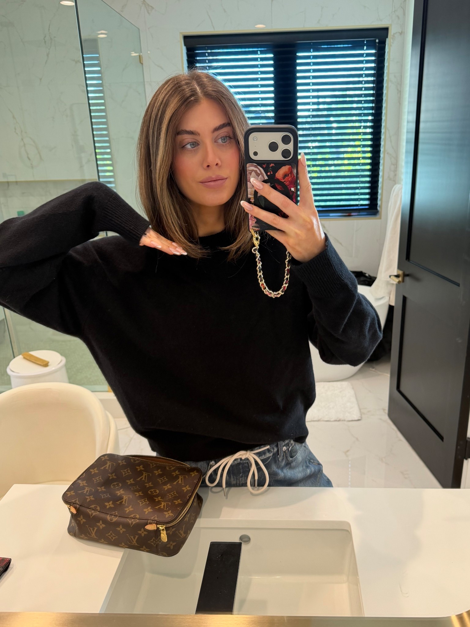 THIS SWEATER!! The dreamiest cashmere sweater, I sized up to Medium and it’s perfect. 

#LTKgrwm #LTKmomlife #LTKootd