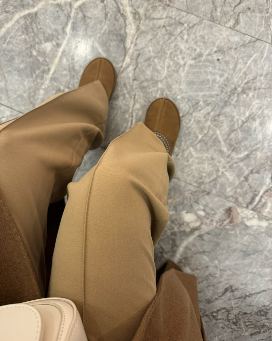 Ugg season is here! Don’t miss out on this gorgeous pair in chestnut—they match so many outfits and keep your toes warm all winter. They’re perfect for gifting or as a treat for yourself. 🍂❄️✨

#LTKwinter #LTKautumn #LTKgiftguide