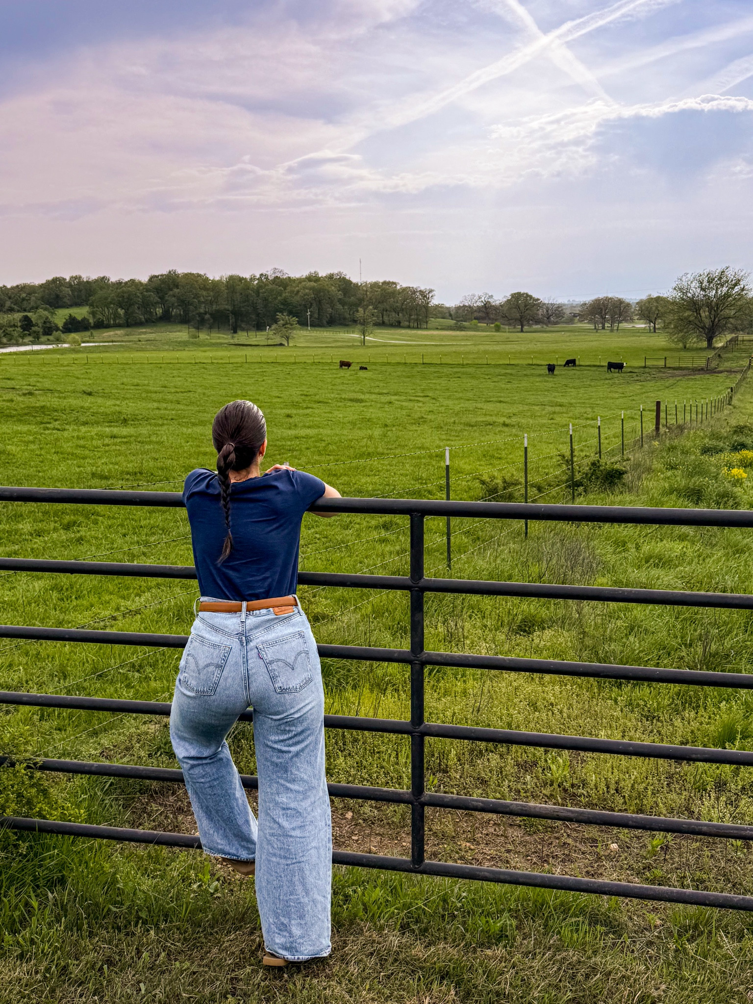 Casual Country Style:
Effortless Farm Girl Vibes
Loving this laid-back look for a day out in the country. High-waisted jeans, a tucked tee, and boots — simple, timeless, and perfect for farm life fashion.
#CountryStyle #FarmGirlFashion #CasualOutfitInspo #HighWaistedJeans #ModernCowgirl #SimpleStyle #EffortlessOutfit #CountryChic #RuralStyle #OutdoorOutfitIdeas

#LTKSaleAlert #LTKFindsUnder100 #LTKMidsize