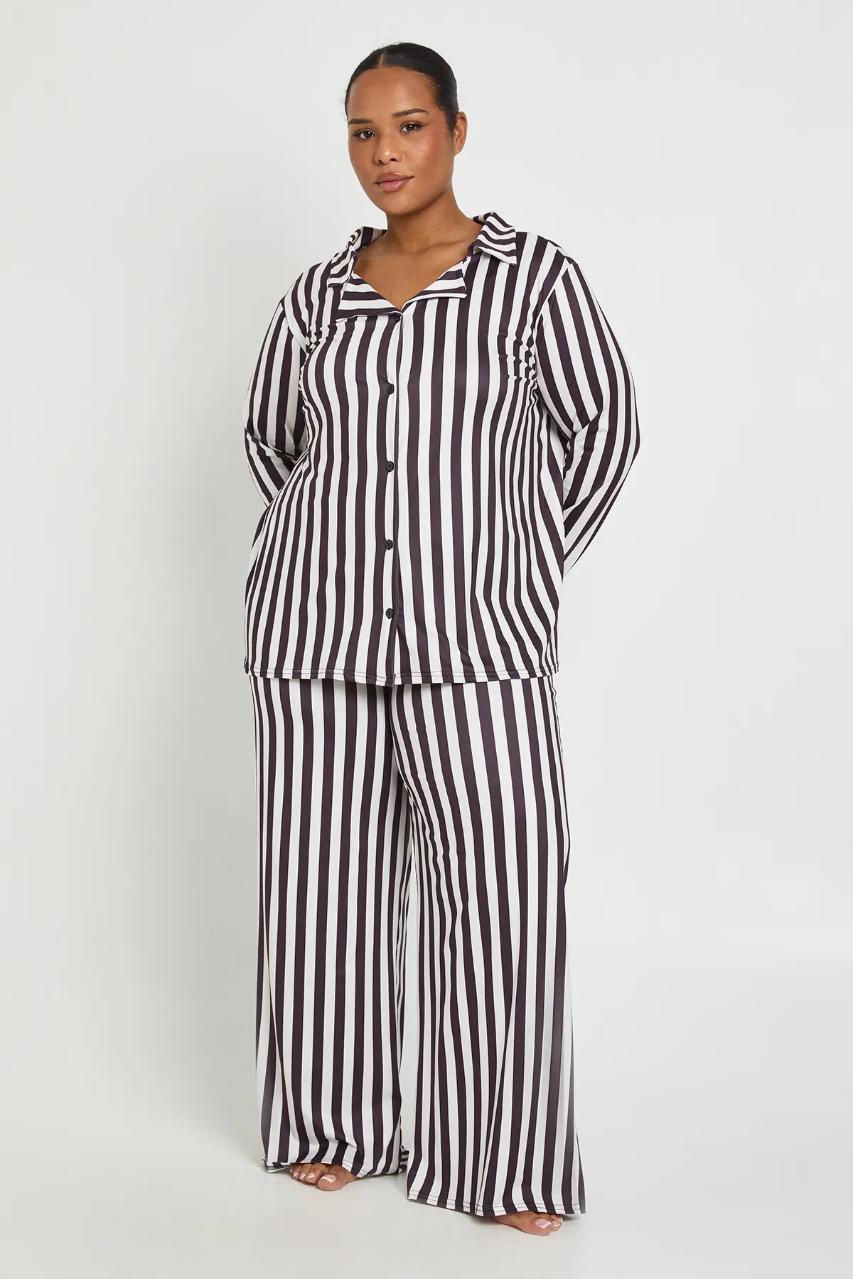 boohoo Women's Plus Stripe Long Sleeve Shirt & Trouser Pyjama Set in Chocolate | Size: 16 | Knitted | boohoo (US & Canada)