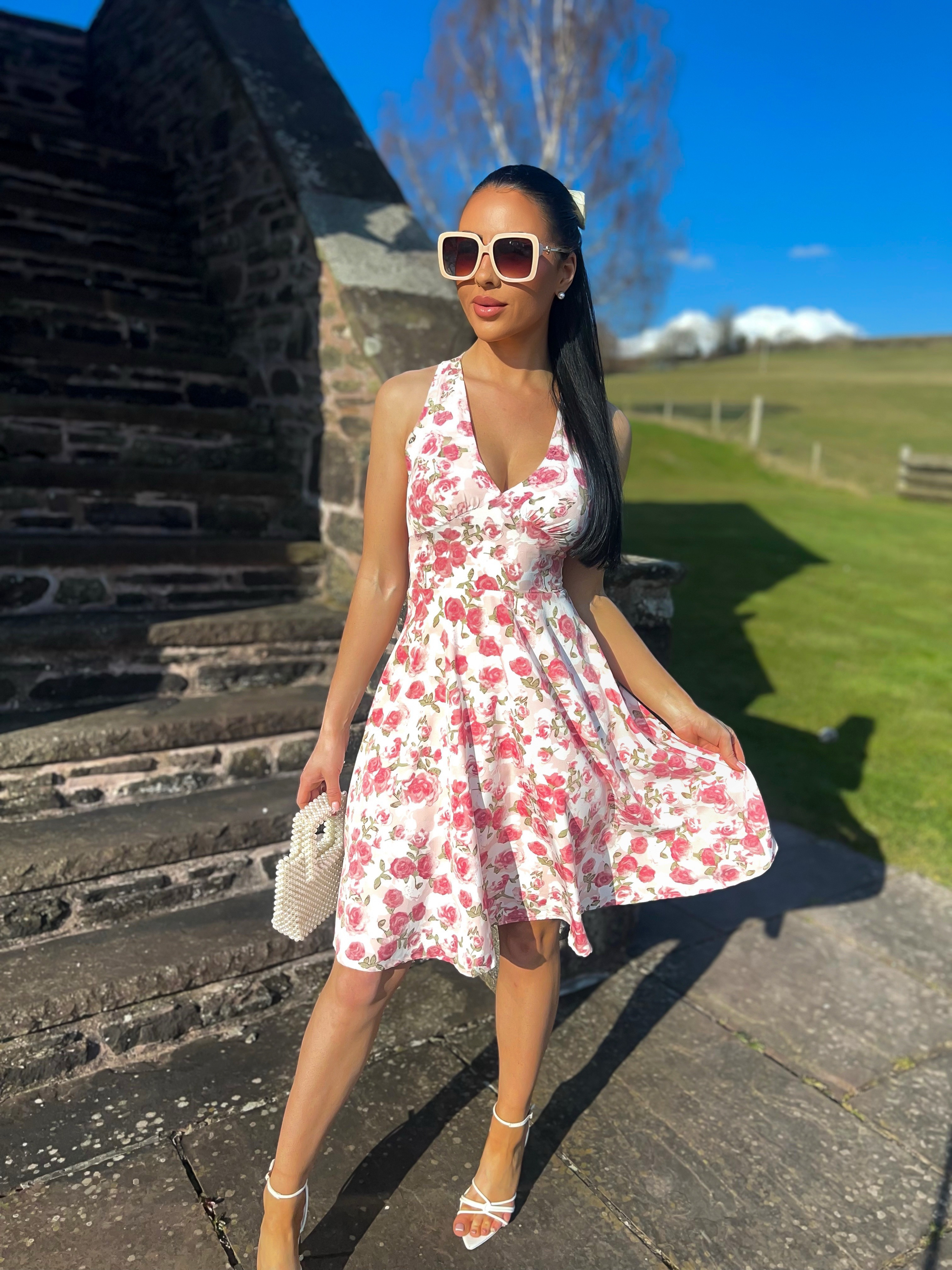 Channeling my inner Marilyn Monroe in this dreamy Retro Stage dress 💕👗
This halter-style A-line dress is giving serious vintage glam — think soft, romantic florals on a flowy silhouette that cinches at the waist and twirls with every step. The rose print and sweetheart neckline scream summer elegance, and it's honestly the perfect piece for picnics, garden parties, or just soaking in the sunshine. 🌸✨

Paired it with white strappy heels, oversized sunnies, and a pearl clutch for that old Hollywood feel. A timeless moment in the sun! 🌞 

 #LTKuk #LTKsummer #LTKdresses