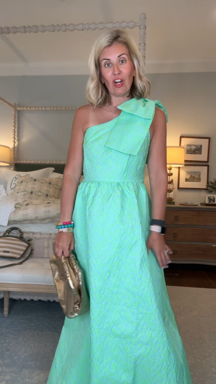 Abbey Glass are you kidding me?!  The print & the silhouette are stunning! I’m in xs and 8 heel. I need yalls opinion…..do you like it long or hem it like midi length?

#LTKdayinmylife #LTKootd #LTKmomlife