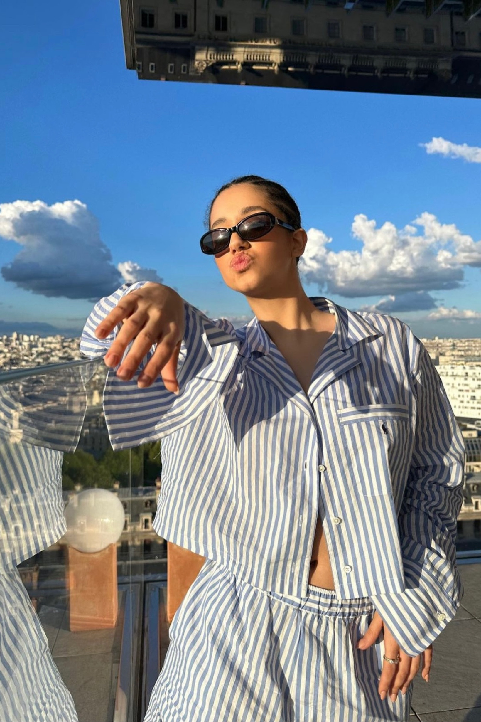 ensemble cozy short blouse rayé bleu royal outfit d’été Ralph Lauren ensemble lunettes de soleil noires 
Cozy summer fit striped set Ralph Lauren royal blue shorts and shirt black sunglasses 

#LTKfit #LTKeurope #LTKSeasonal