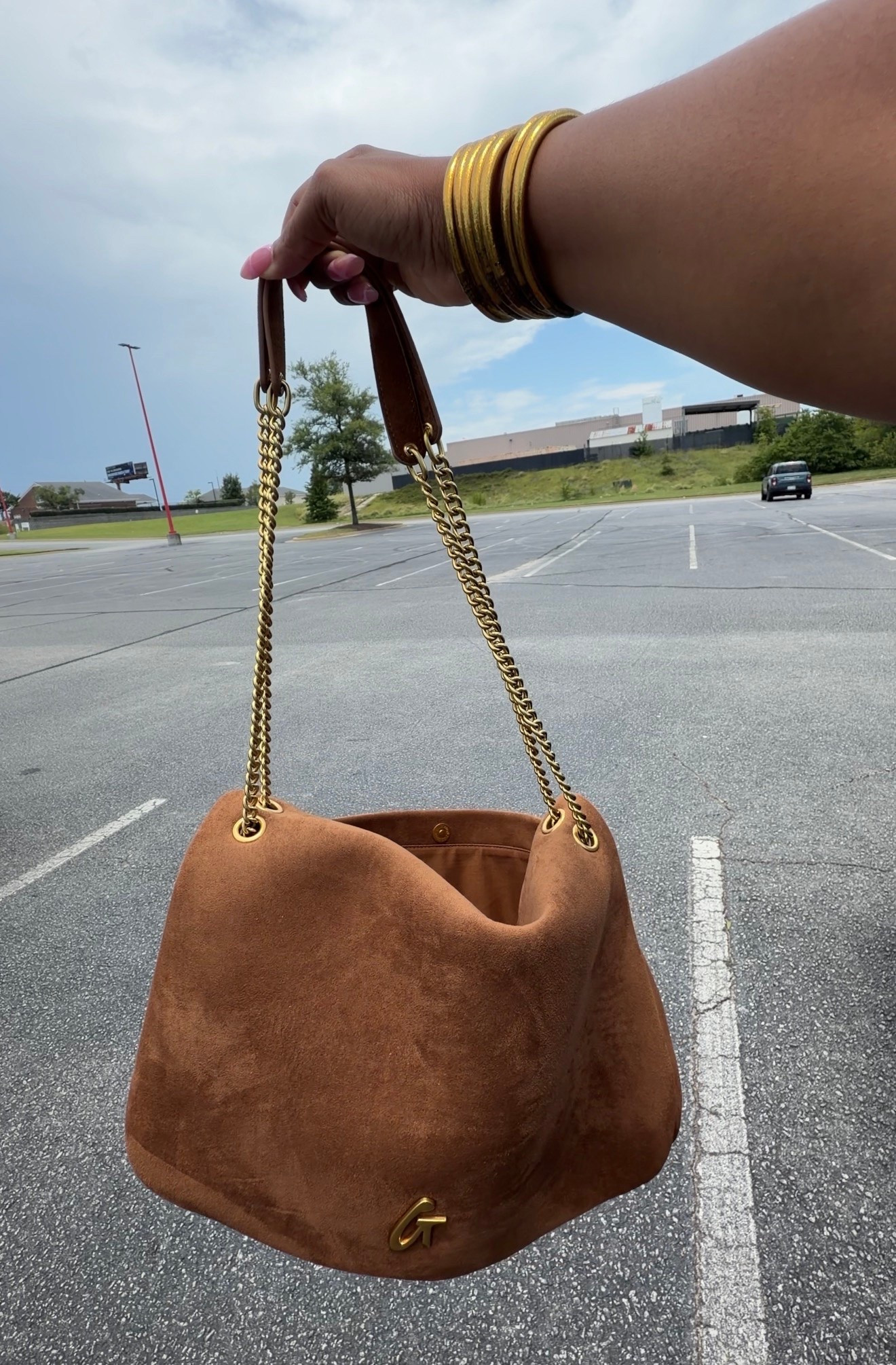 Glamaholic!
Yes, please! 
#purse #glamaholic

#LTKootd