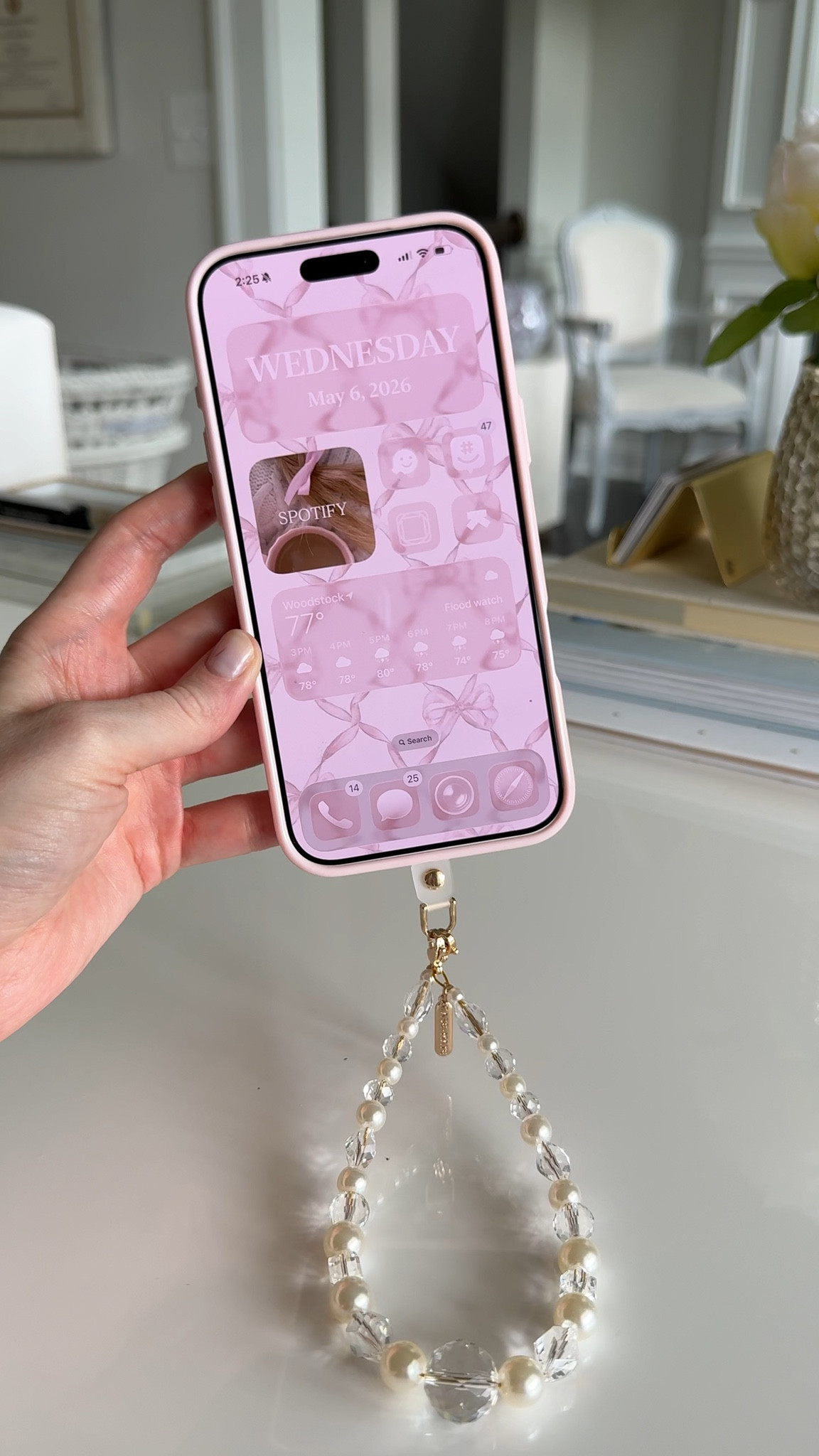 Let’s give my iPhone a girly make
Over! Now the outside matches the inside theme I designed a few months ago 🎀😍