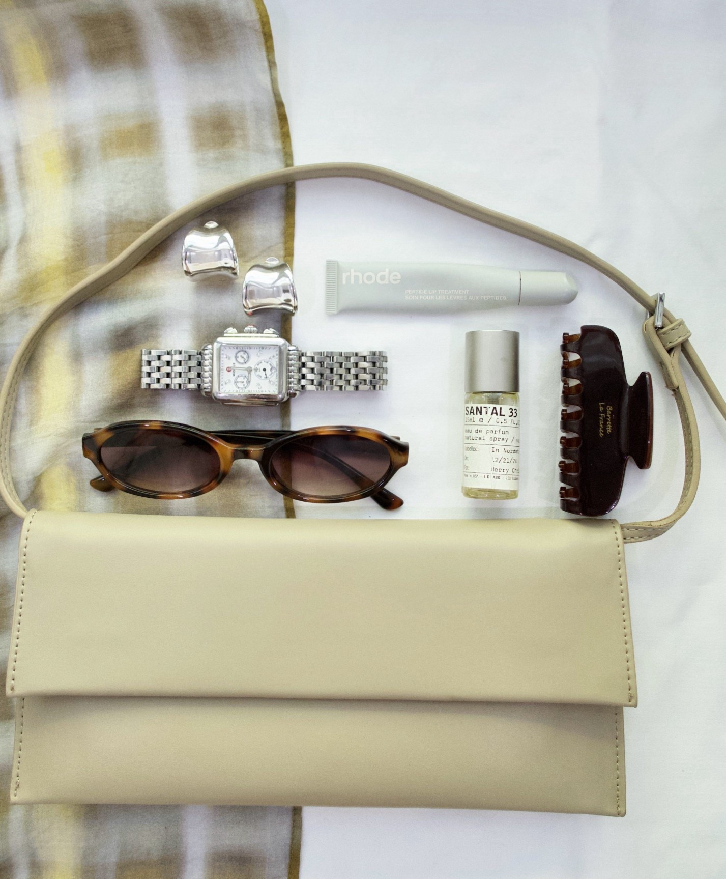 What’s in my bag🤍✨



Everyday essentials, everyday makeup, beauty favorites, sunglasses, accessoriess

#LTKBeauty #LTKdayinmylife #LTKspring