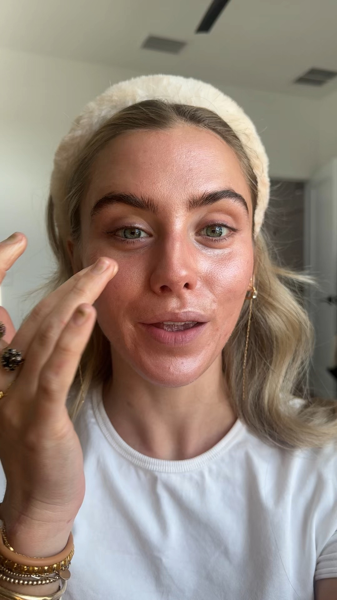 Code SLOANE. this truly is a product like no other leave it to @DIBSBEAUTY to make the most stunning makeup products youve ever seen ✨ this is their new Love Beam Perfector!!! This product can be a primer, base product, highlighter, truly so versatile 💓 @dibsbeauty @ulta 

#LTKBeauty #LTKgrwm #LTKselfcare