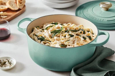 Signature Round Dutch Oven | Le Creuset