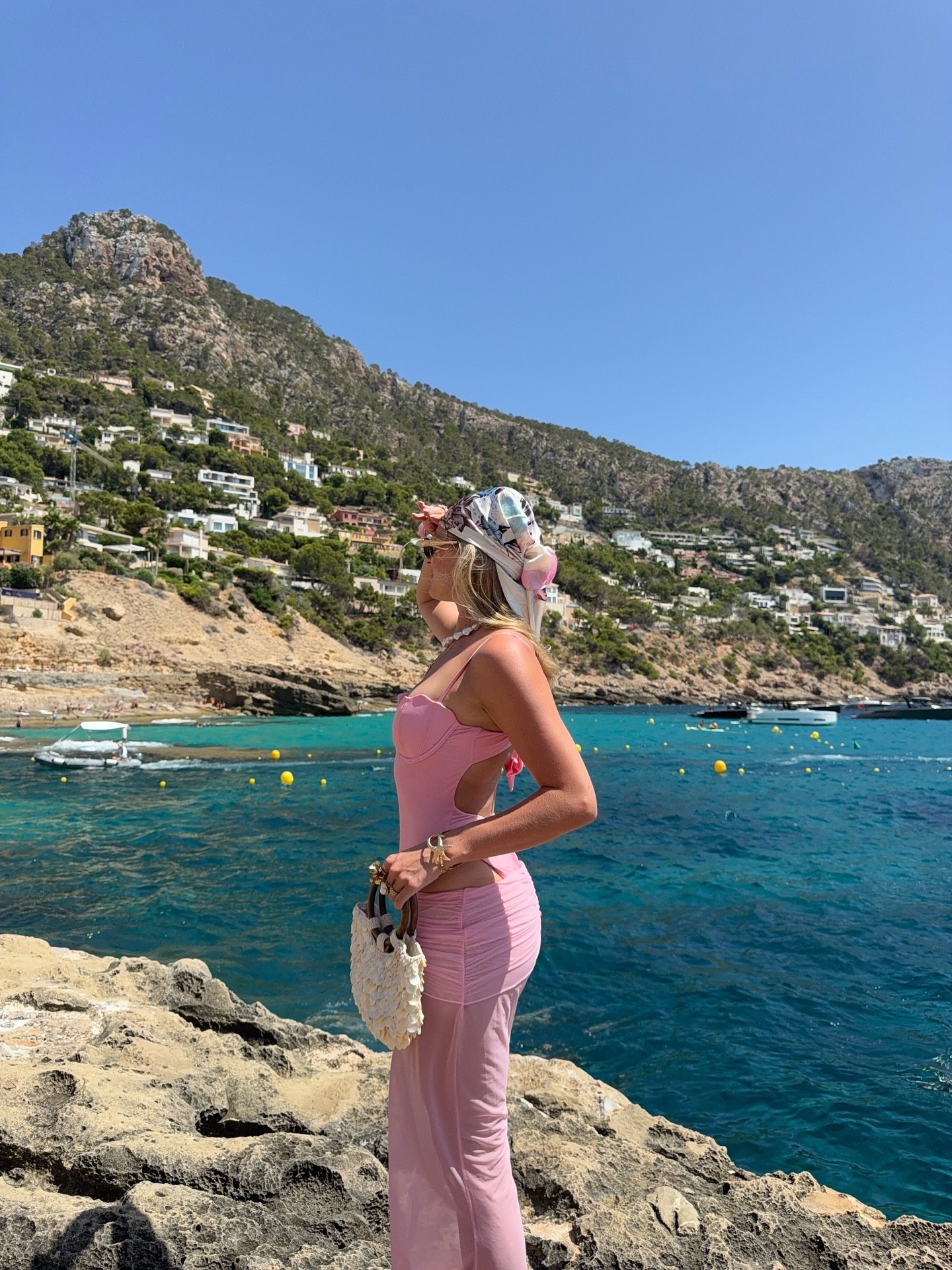 my happy place: 🌸🐬✨

#pinterestinspo #pinterestaesthetic #pinterestgirl #pinterestoutfit #pinkaesthetic #beachoutfit #mallorca #eurosummer #eurosummeroutfits
