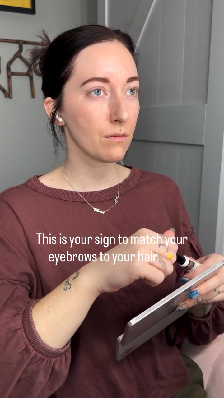 I had this fun idea to try and make my eyebrows a purple-ish brown like my hair and well I’m OBSESSED 🤩 

🤭ngl i kinda hate when eyebrows don’t match the hair 🥴 

@nyxcosmetics 
🍒Cherry Cola brow powder pencil
🤎 Brow glue

#eyebrowtutorial #eyebrows #tutorial #makeup #nyxcosmetics 
Makeup | Eyebrows | Tutorial | Motherhood | Follow |