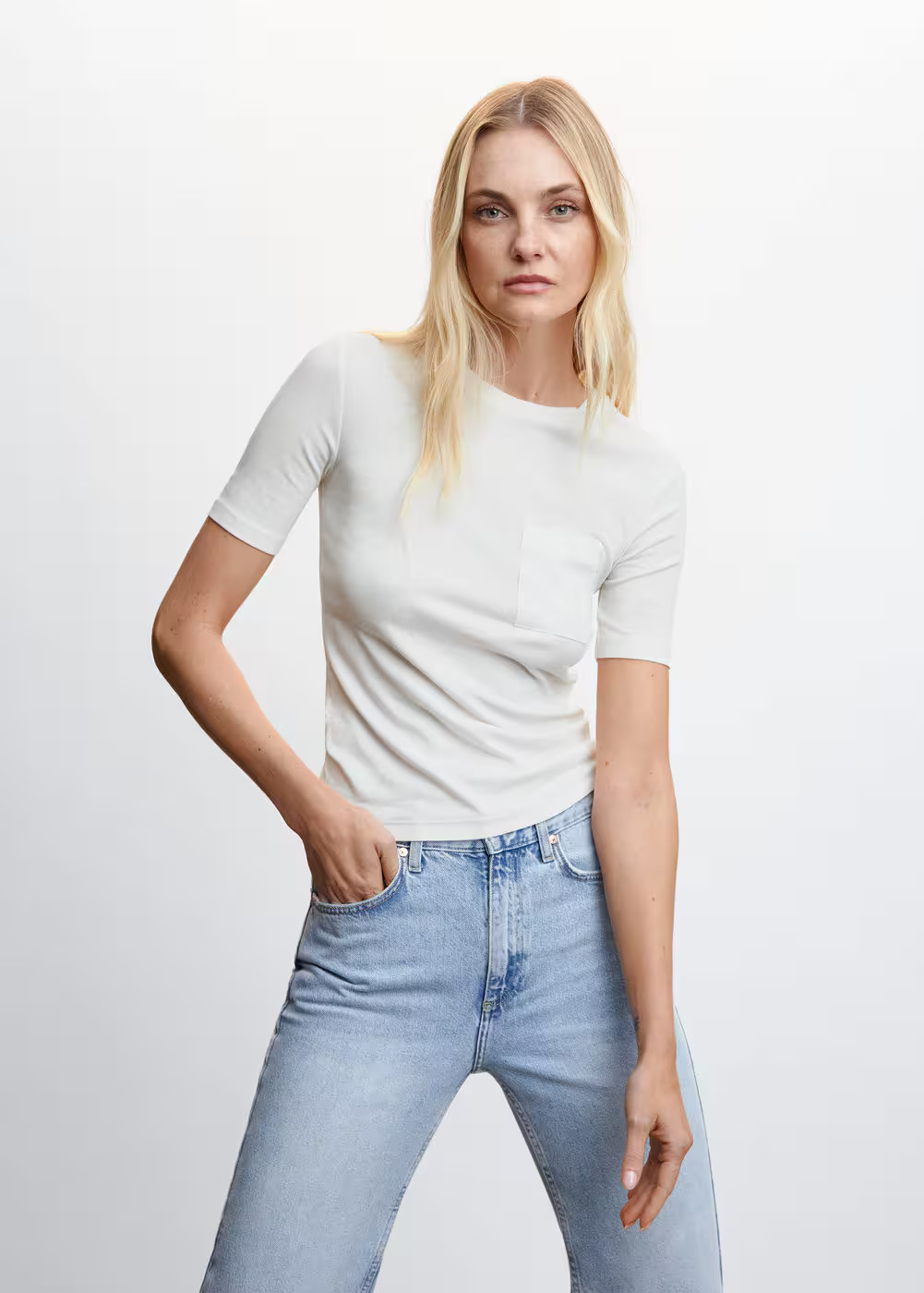 Pocket T-shirt round neck | MANGO (US)