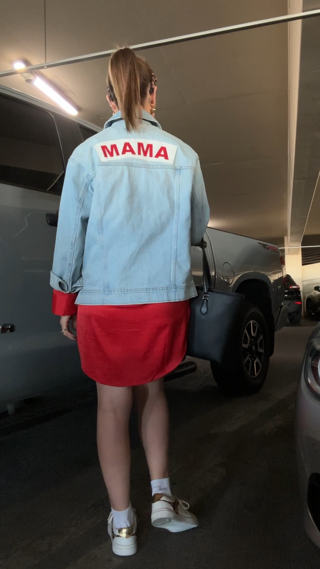 long sleeve denim jacket, medium wash jean

i found this in the maternity aisle, but i sized up one to a Medium and am wearing as an oversized fit jacket :)

#LTKFindsUnder50 #LTKBump #LTKStyleTip