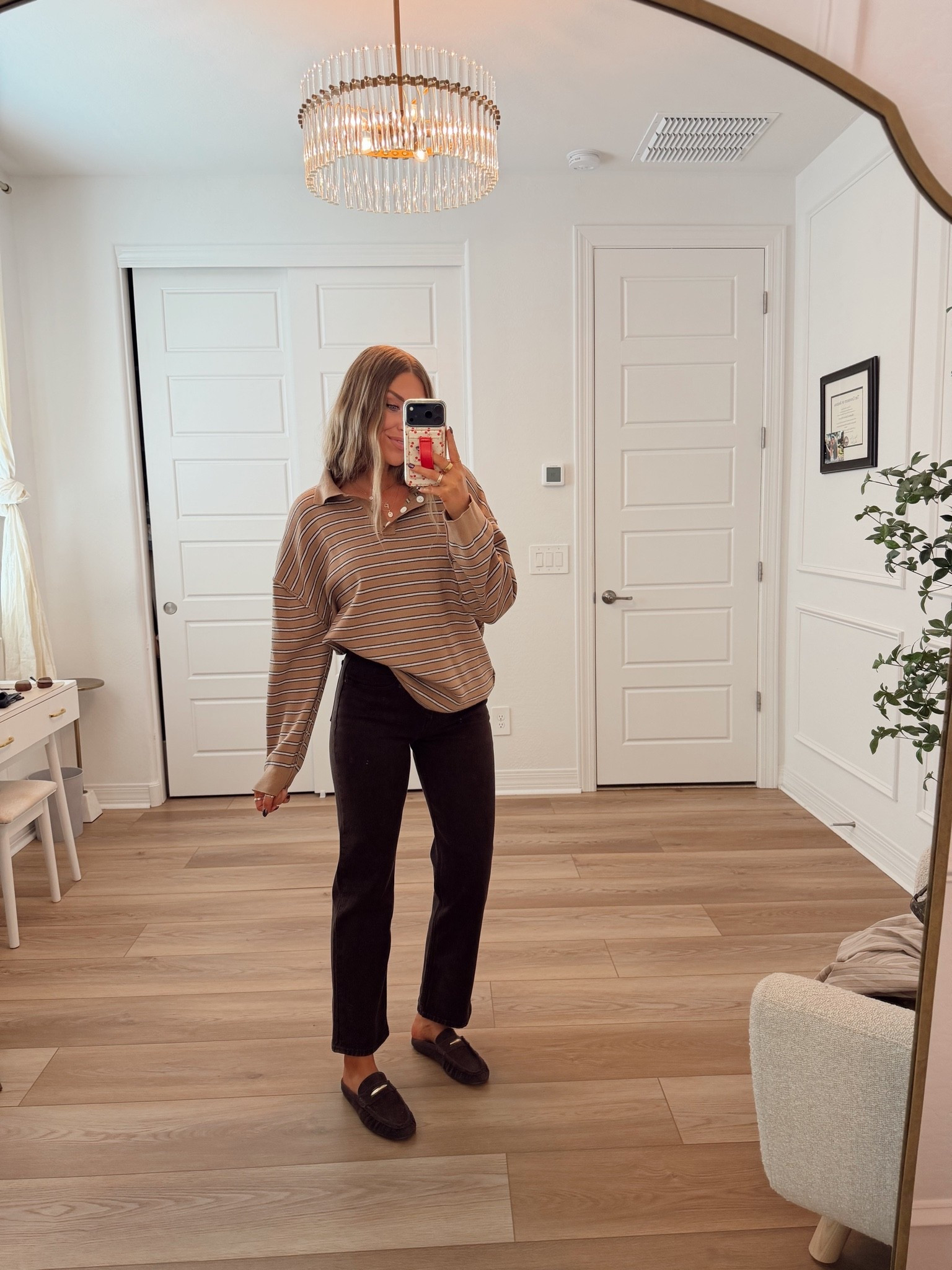 Perfect easy fall outfit! Wearing medium sweater and 26 curve love In jeans
