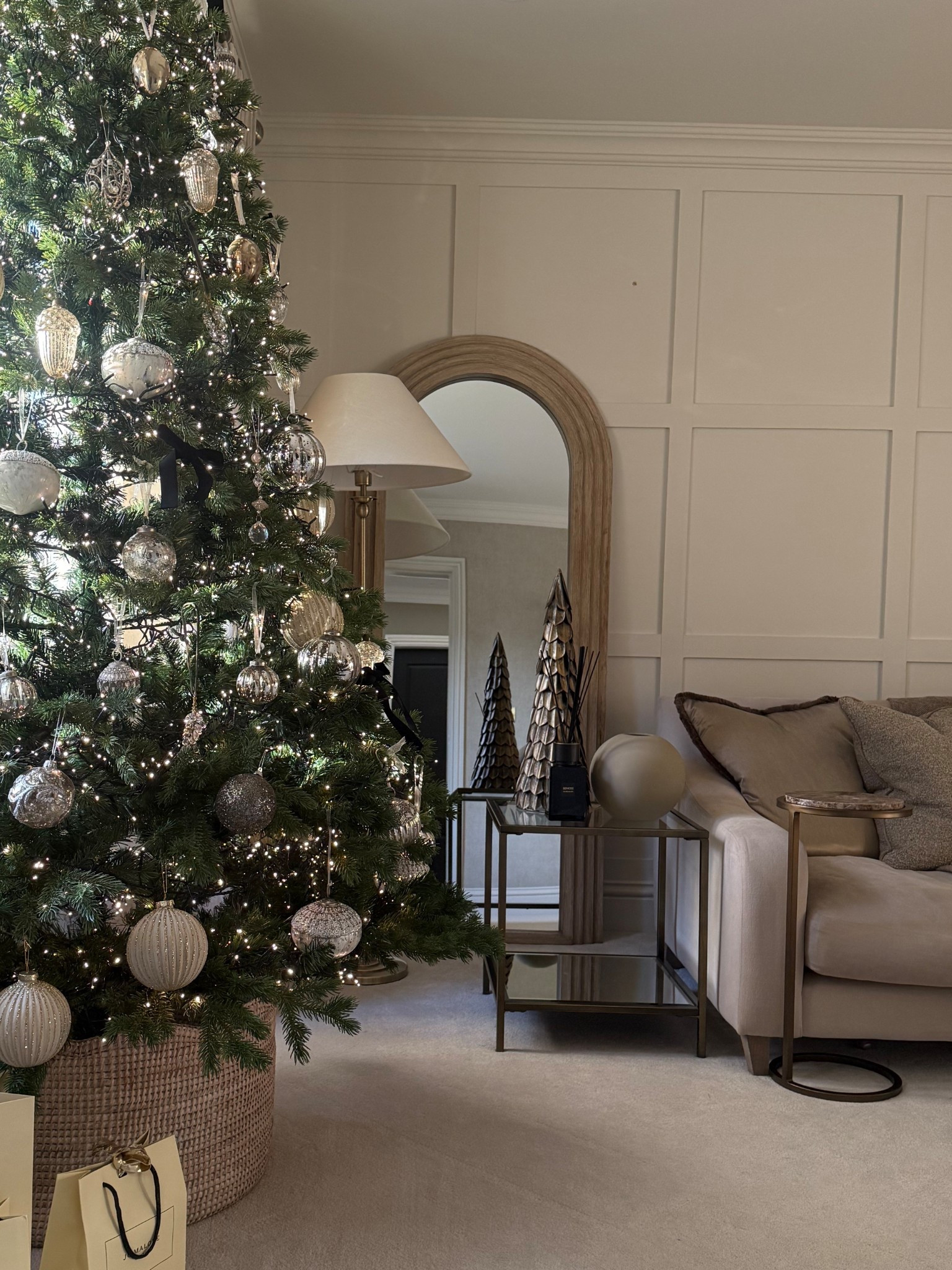 Even the tree loves a selfie

#LTKgiftguide #LTKwinter #LTKfestive