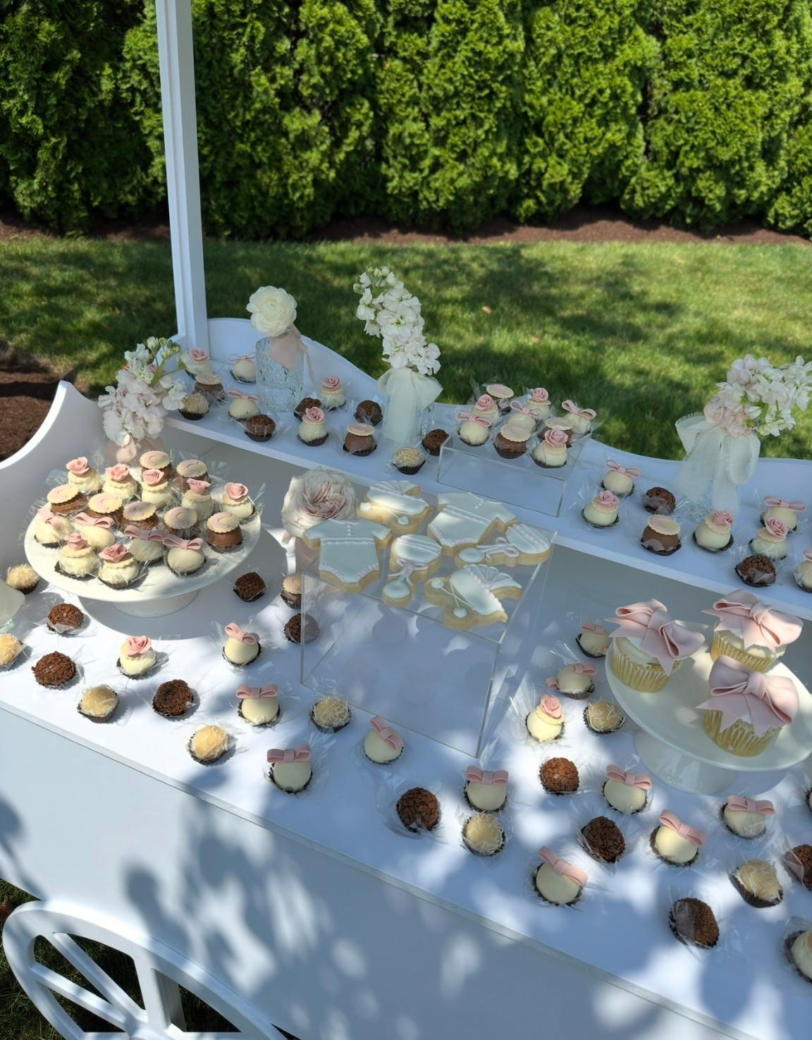 Baby shower, decoration, decor, event, girl, mom to be, baby, pink, neutral, delicate, elegant, bows, flowers, cookies, Brazilian desserts, truffles, cupcakes 

#LTKBump #LTKBaby #LTKfoodie