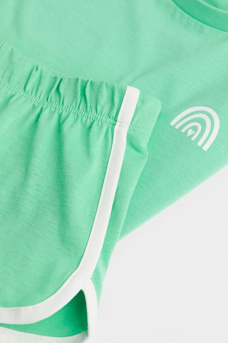 Set with a T-shirt and pair of shorts in soft cotton jersey. T-shirt with a small print motif at ... | H&M (US + CA)