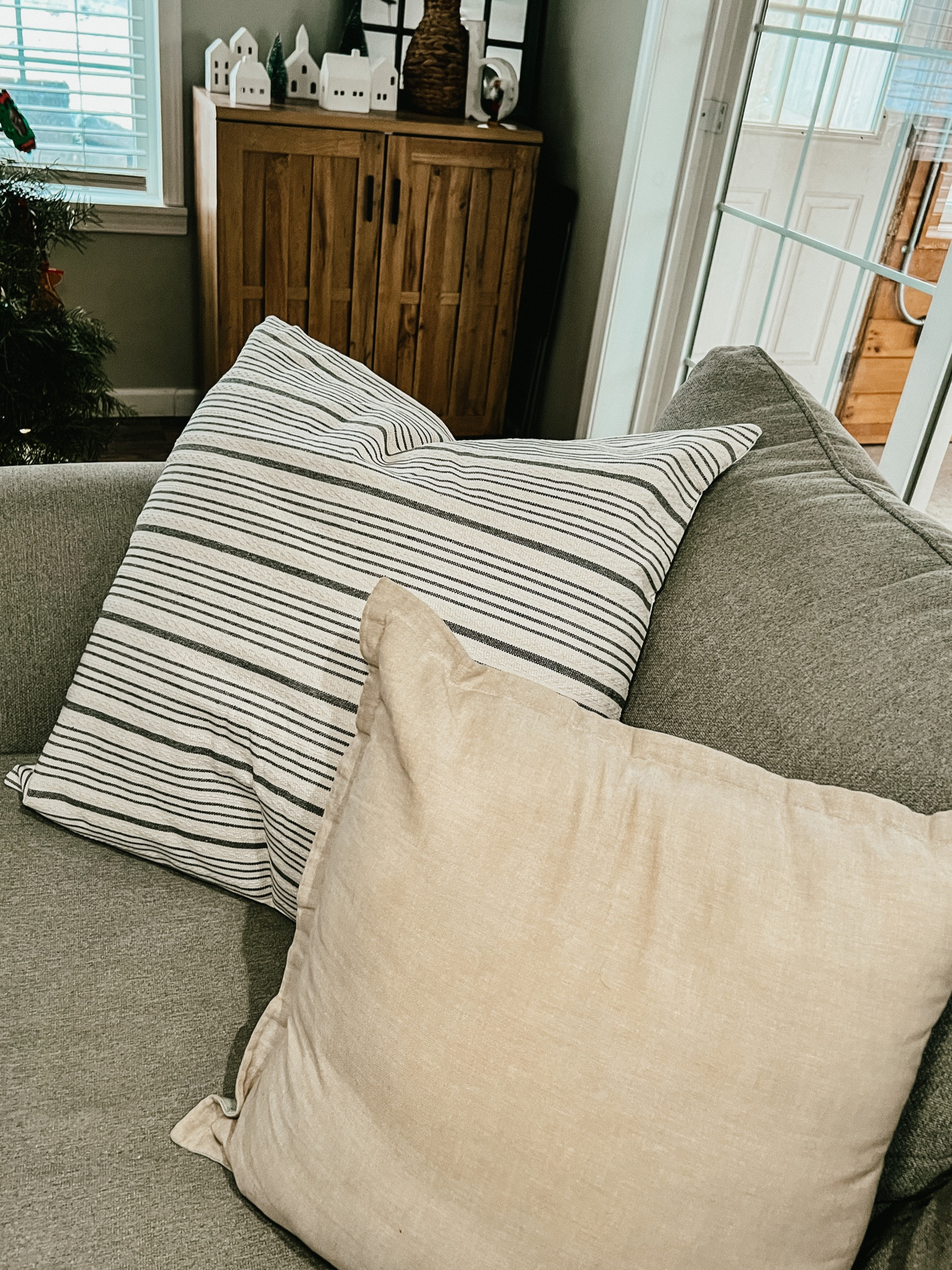Cozy cream and gray pillow covers to go with a gray couch


#LTKHoliday #LTKstyletip #LTKhome