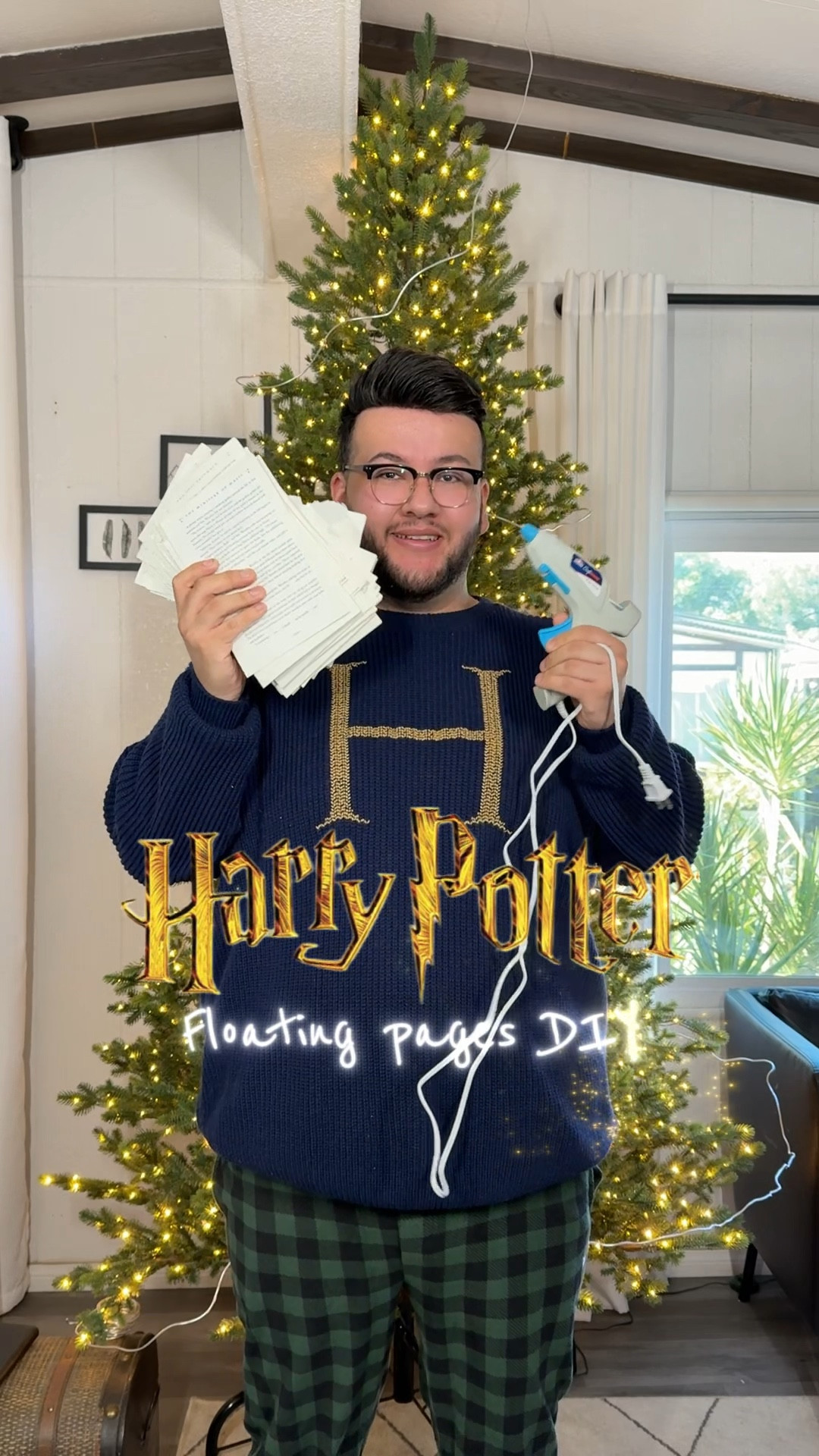 Floating pages Harry Potter Christmas tree 