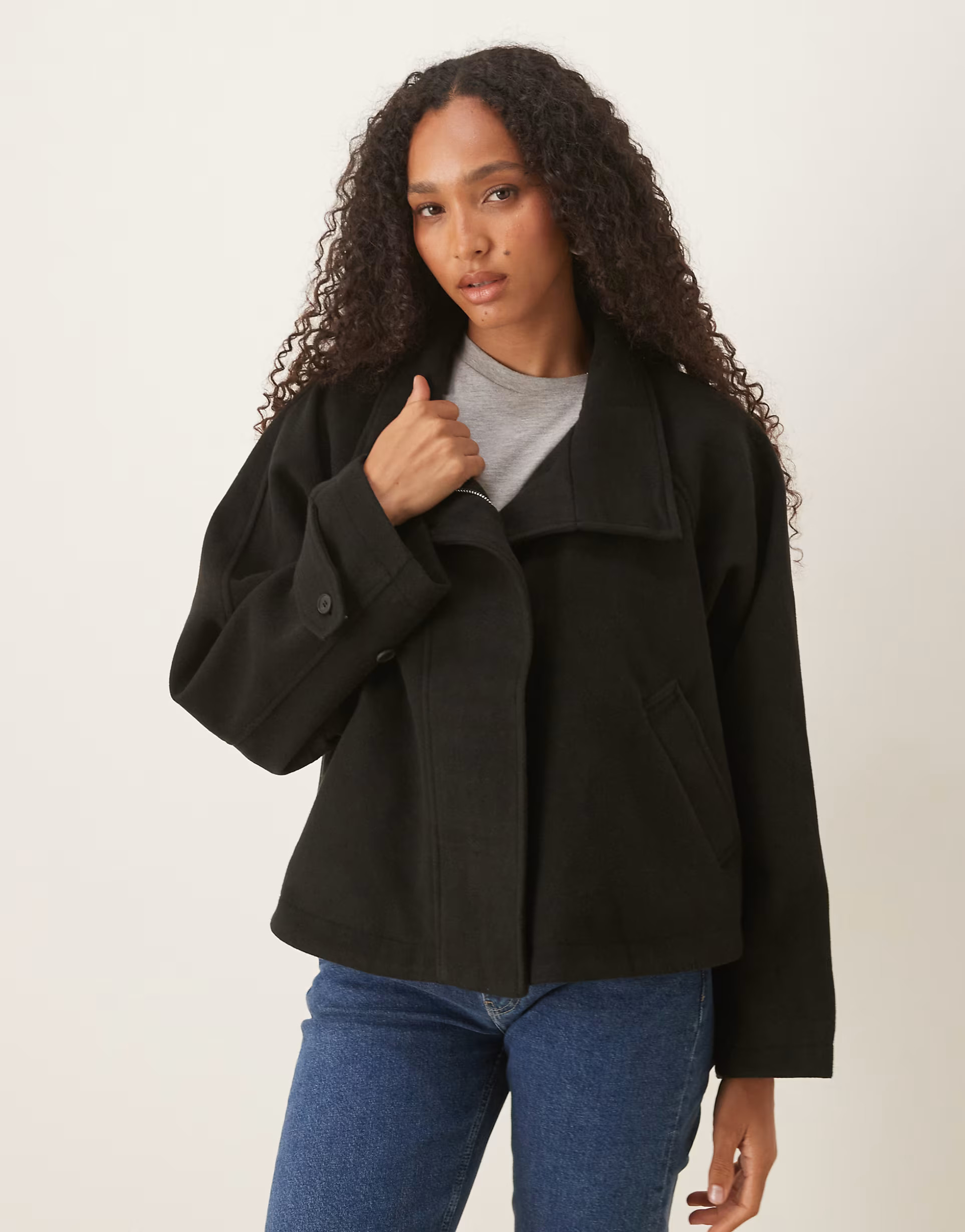 Abrigo de vestir corto negro de estilo capa de ASOS DESIGN | ASOS (Global)