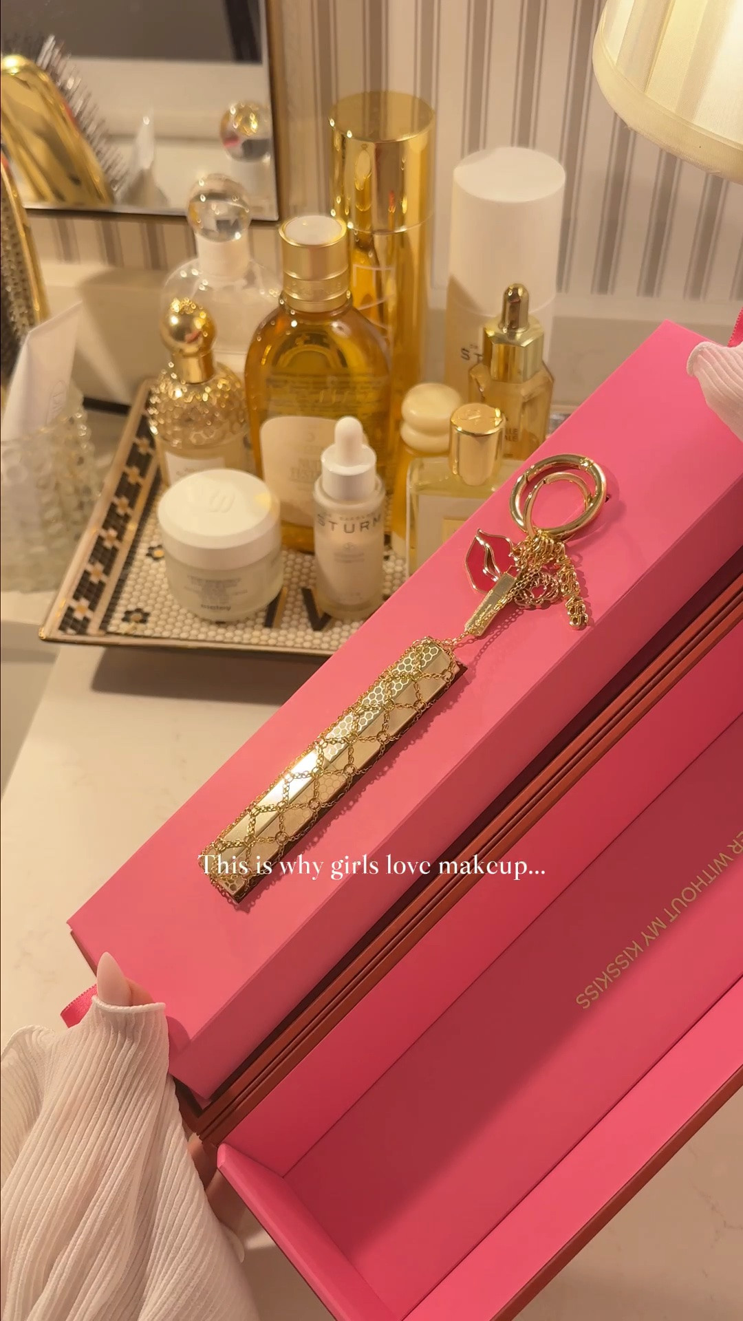 This is why girls love makeup… because sometimes she comes with accessories. ✨ @Guerlain 
#ad #Guerlain #GuerlainKissKiss #KissKissLipstick #LuxuryBeauty  #LipstickLover #MakeupAddict #BagCharm #GirlyThings #PrettyMakeup

#LTKselfcare #LTKBeauty