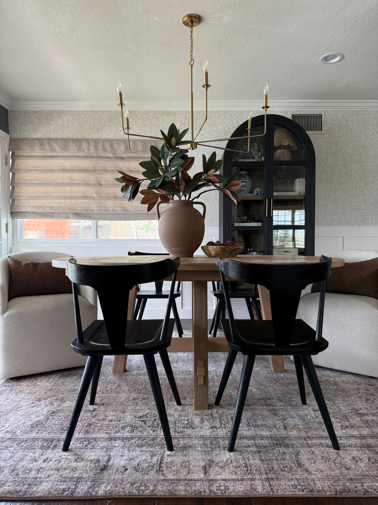 January dining room reset

#LTKHome #LTKmorningroutine #LTKSeasonal
