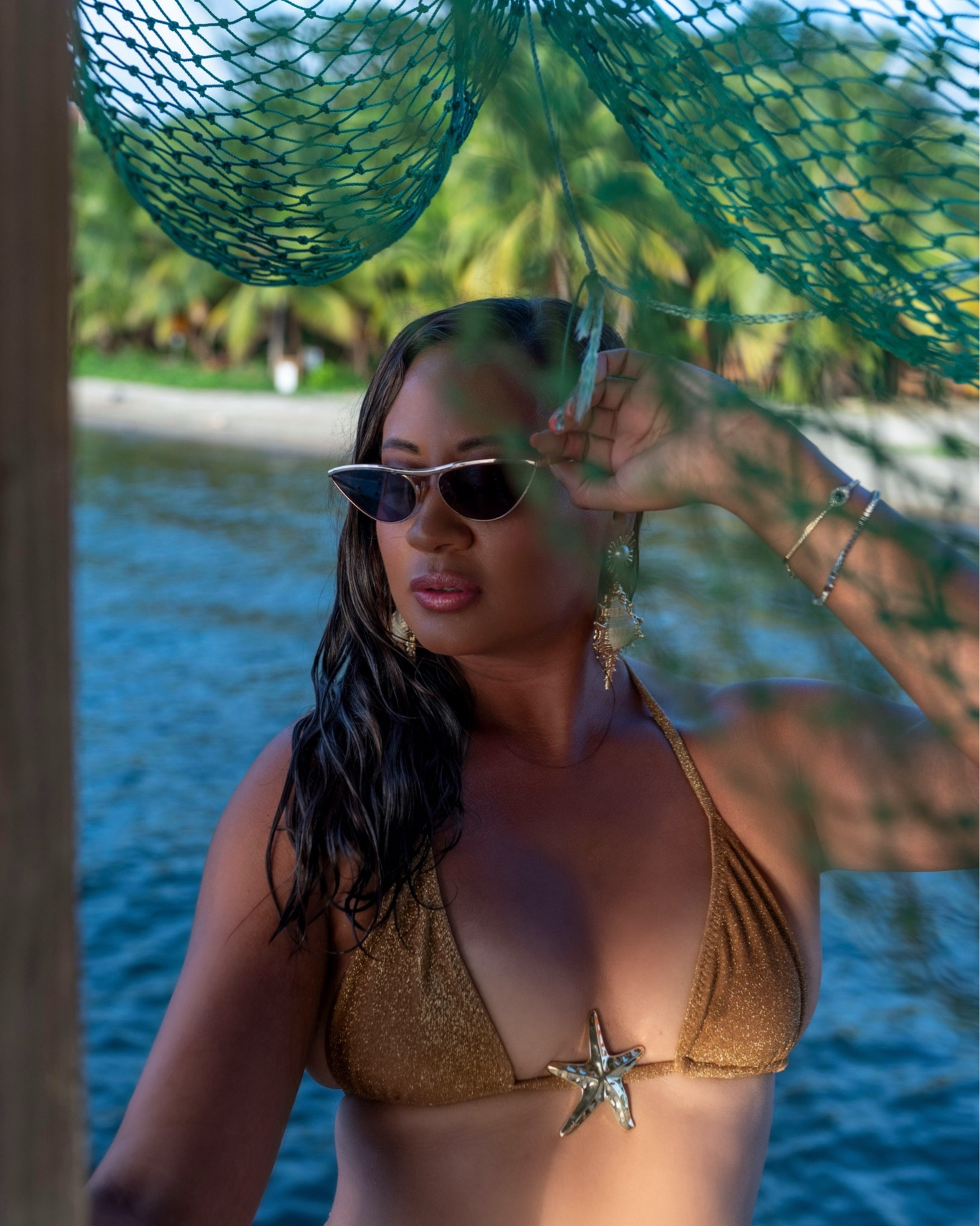 Summer 2026, let me say goodbye properly…

Labor Day usually feels like the official "hasta luego" to summer, so I figured these photos from Roatán deserved their moment.
Tan skin, gold shimmer, a little sunset magic,  and that Caribbean light that makes you want to stay un ratito más.

Of course, I'm back in Austin... but let's be real, summer isn't going anywhere anytime soon.

Qué rico volver a llevarlos a un momento en Roatán. 🤎

Happy Labor Day weekend to you all!!! 🤎🤎

#LTKootd #LTKSwim #LTKTravel