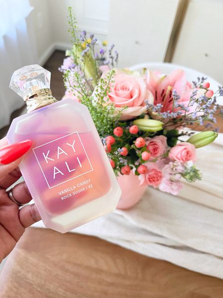 If you love Kay Ali Vanilla 28, you’ll absolutely love the Vanilla Candy Rock Sugar. It’s such a sweet summer scent. I’m in love 🥰 🌸