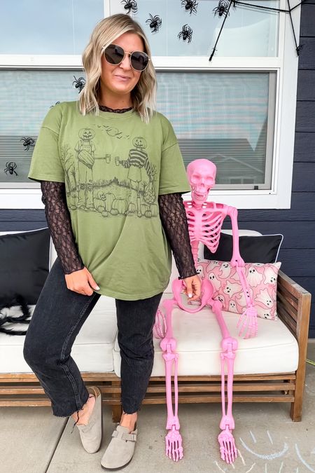 It’s officially spooky season and I’m here for it. AE/ Aerie have some of the best Halloween graphic tees. I’m linking my exact lace too but also am Aerie find that’s on major deal. 


#LTKfindsunder50 #LTKsalealert #LTKHalloween