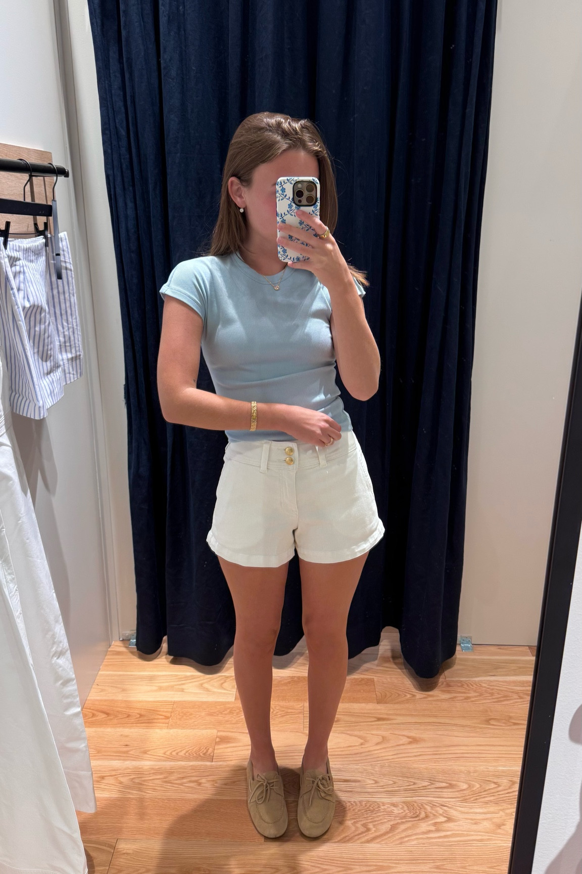 The perfect white denim shorts for summer - lightweight with some stretch and mid waisted with the cutest button detail. I’m 5’2” wearing a 24 here!