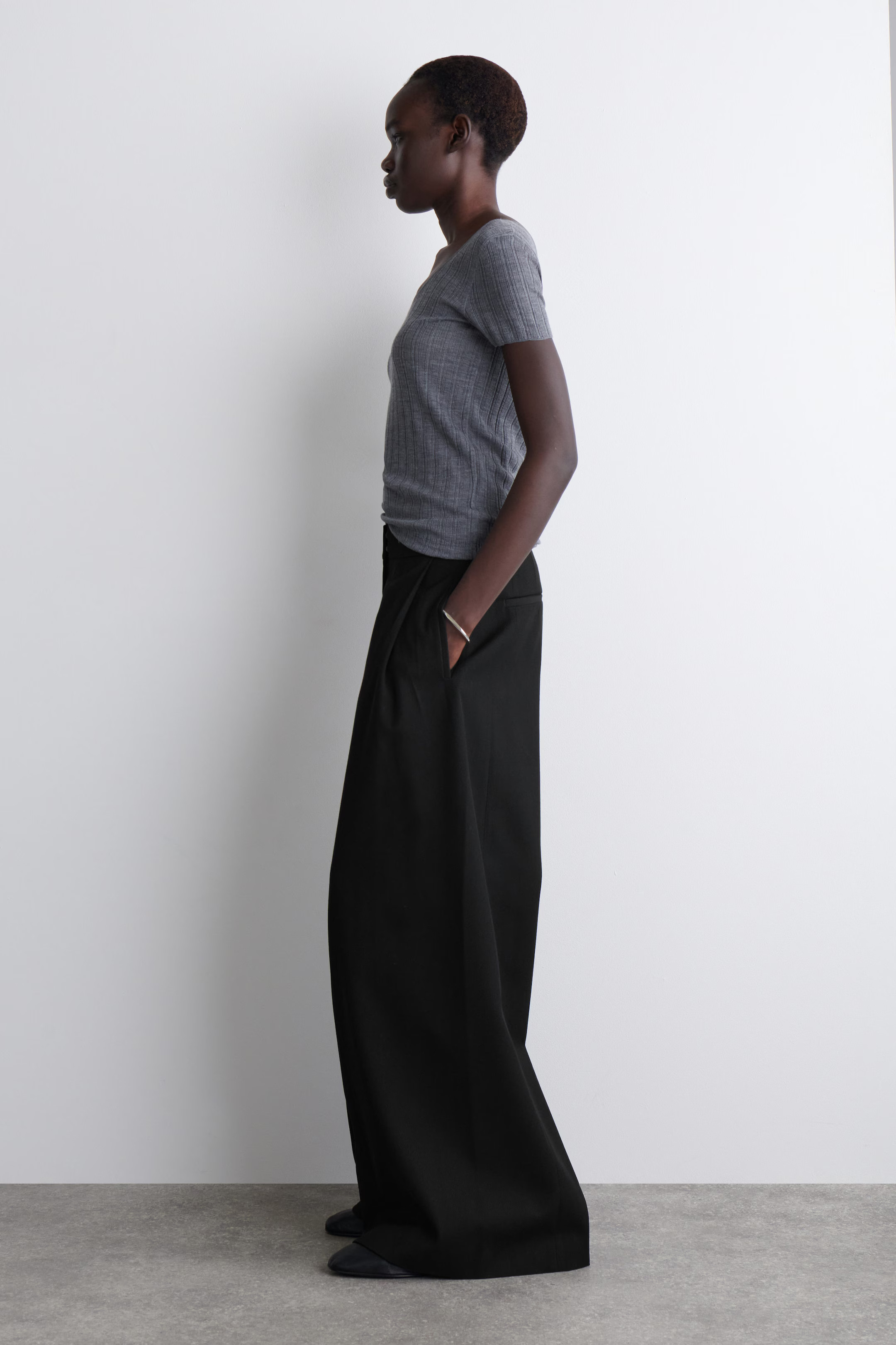 RELAXED WOOL-BLEND WIDE-LEG PANTS - BLACK | COS US | COS (EU)