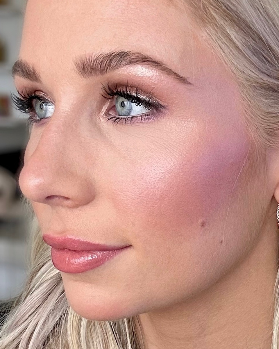 Super fresh look that ✨gleams✨ with my favorite products from Charlotte Tilbury & Urbsn Decay.  Colors listed below:

URBAN DECAY MOONDUST Glitter shadows 🤍 Space Cowboy - lid 💜 Glitter Rock - lower lid under eye

CHARLOTTE TILBURY 
Highlight - Spotlight
Contour - light to medium
Blush - Pinkgasm 

LIP PENCIL- Muted Pink
Gloss - Rosy Pink

#LTKwedding #LTKbeauty #LTKxSephora