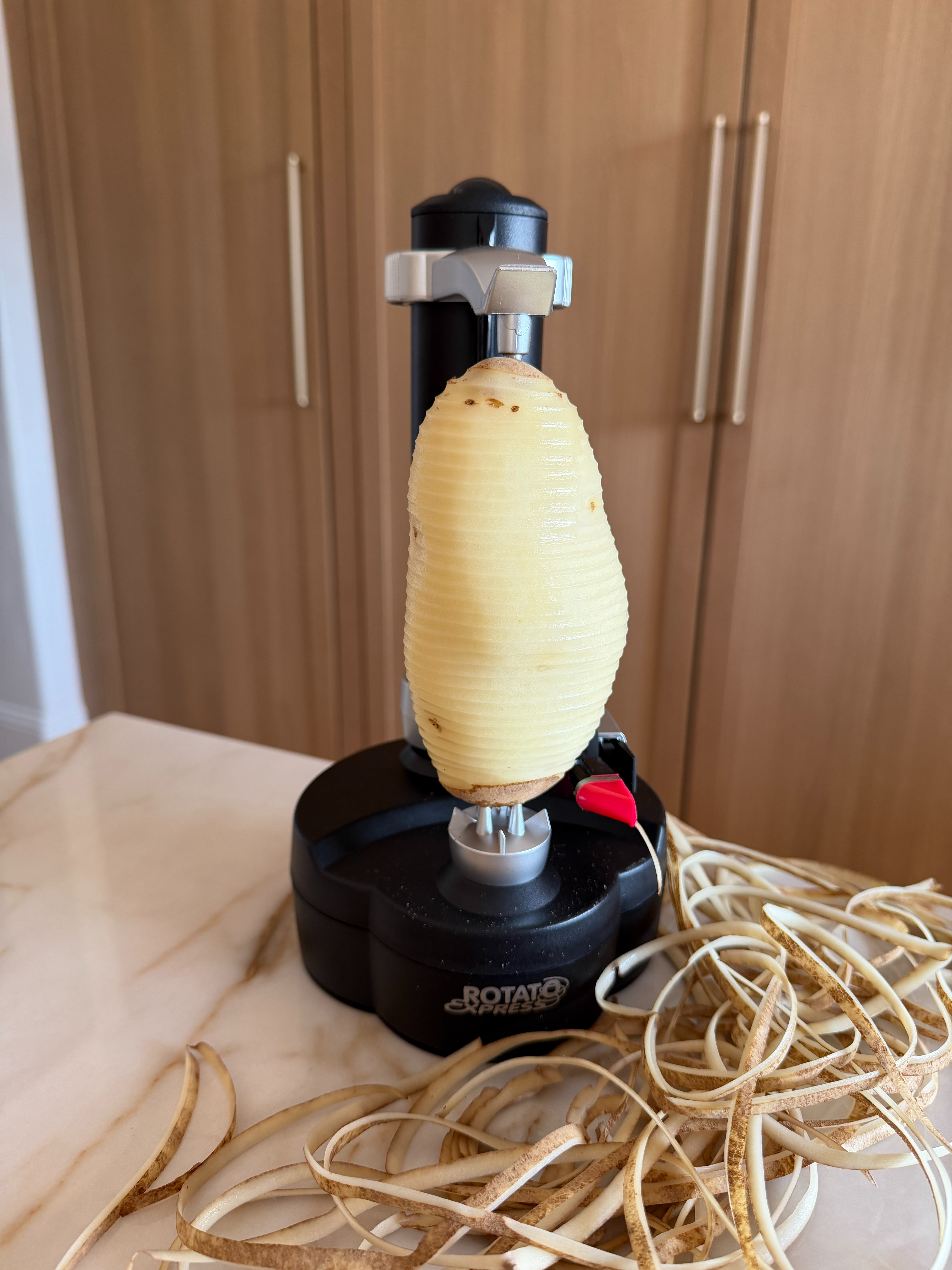 Make meal prep faster and easier with this convenient electric peeler. 
This handy kitchen gadget makes peeling produce more convenient and saves me so much time!  

 #LTKHome
