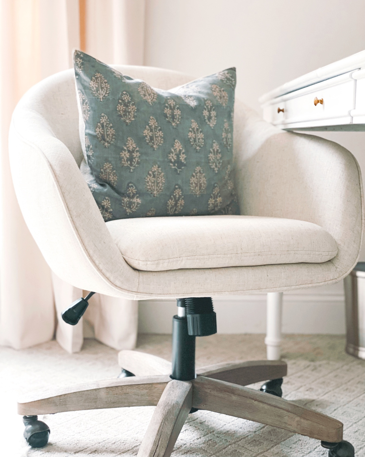 Upholstered desk chair with wood on wheels #deskchair #office #bedroom #desk #chair #amazon

#LTKstyletip #LTKhome #LTKworkwear