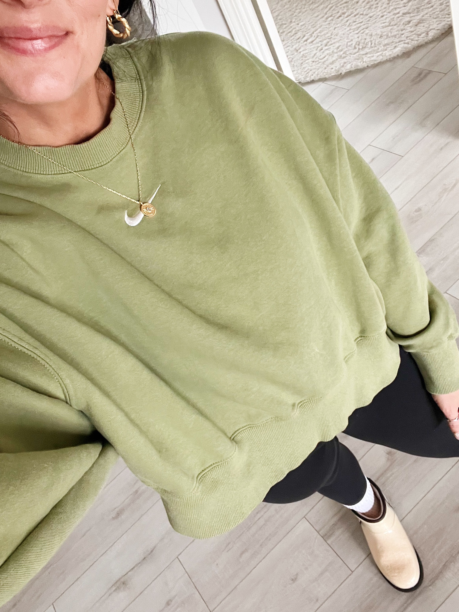 Medium sweatshirt 

#LTKunder100 #LTKFind #LTKstyletip