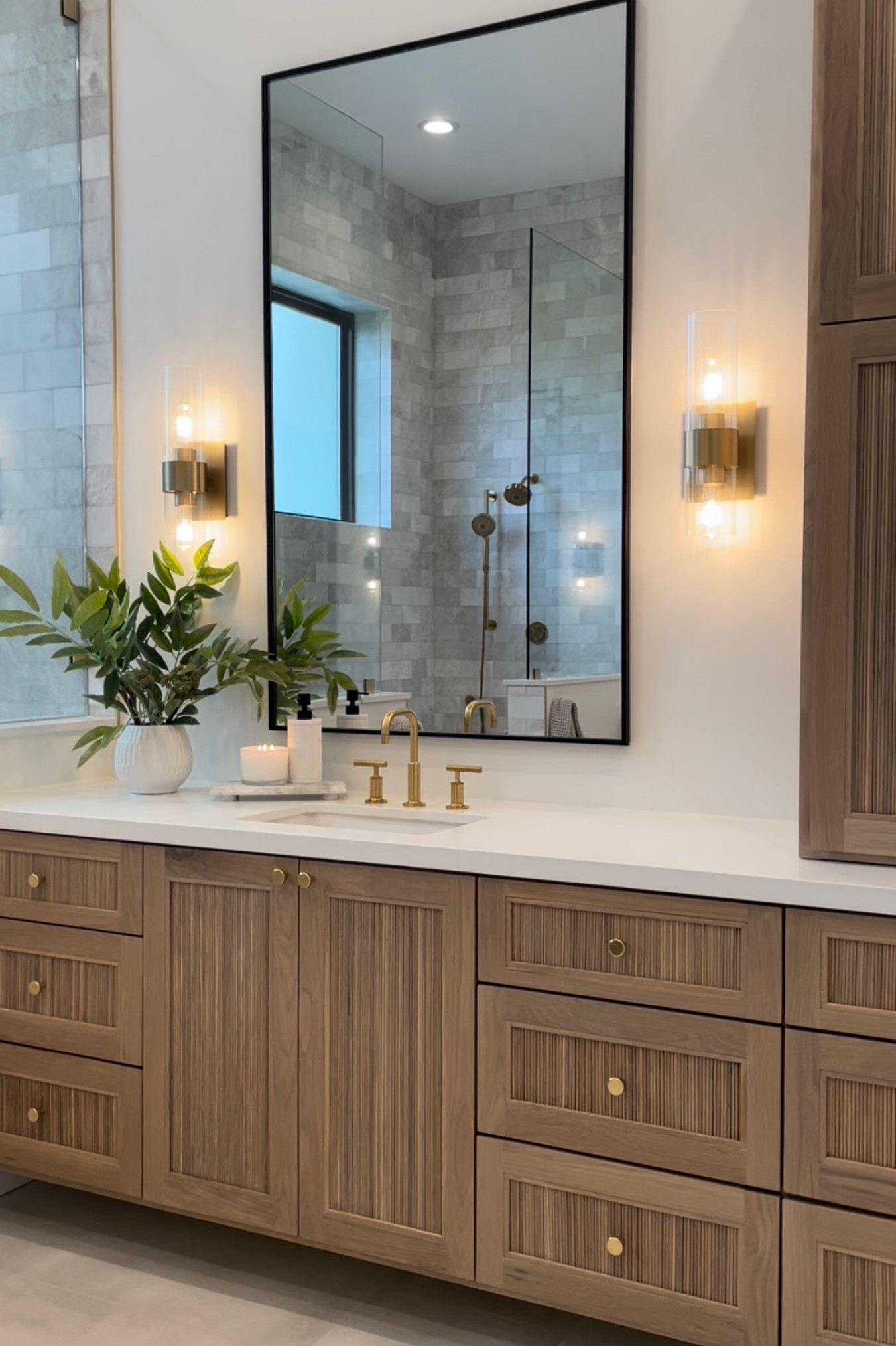 Extra large mirrors, large bathroom mirrors, matte black modern mirrors, bathroom design, modern bathroom 

#ltkhome #kellerandoak #bathroom