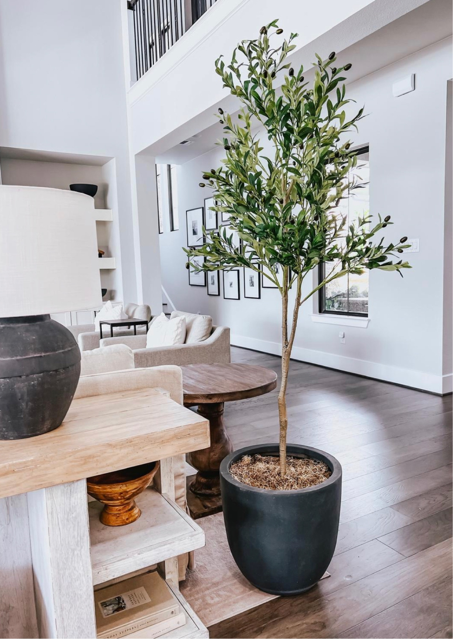 Can’t go wrong with this faux olive plant from Amazon! #founditonamazon

#LTKunder100 #LTKhome #LTKSeasonal