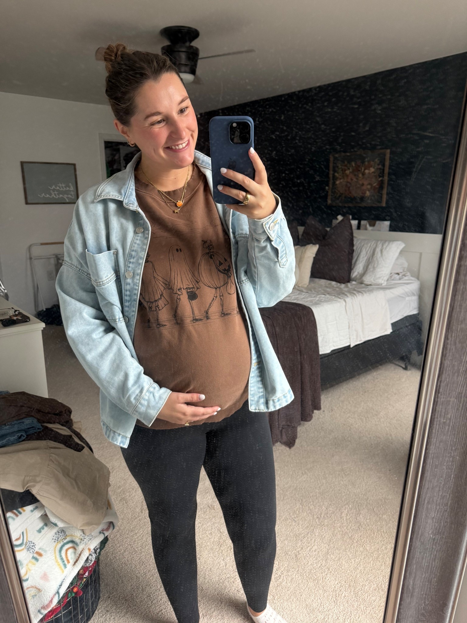 🎃🍂🧡
Jean jacket: large
Sweatshirt: medium
Leggings: large

#LTKSeasonal #LTKBump #LTKHalloween