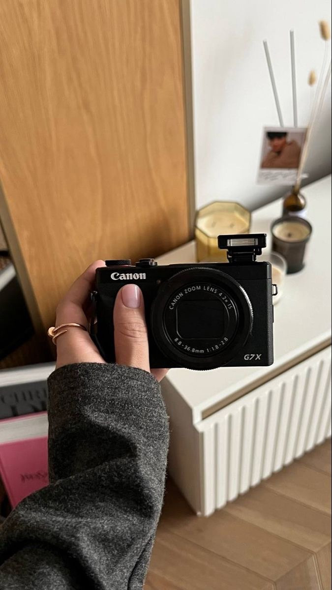 Every girl’s dream 💕💖

Dropped way too much money on this camera, but absolutely no regrets
This is the Canon G7X Mark III - and let me tell you, the flash photos are Chef’s kiss. Plus it gives everything that dreamy, glowy look.

If you’ve been thinking about getting this camera, this is your sign🩷

Do you have a digital camera you love? Let me know which one!

#canong7x #g7x #canong7xmarkⅱ